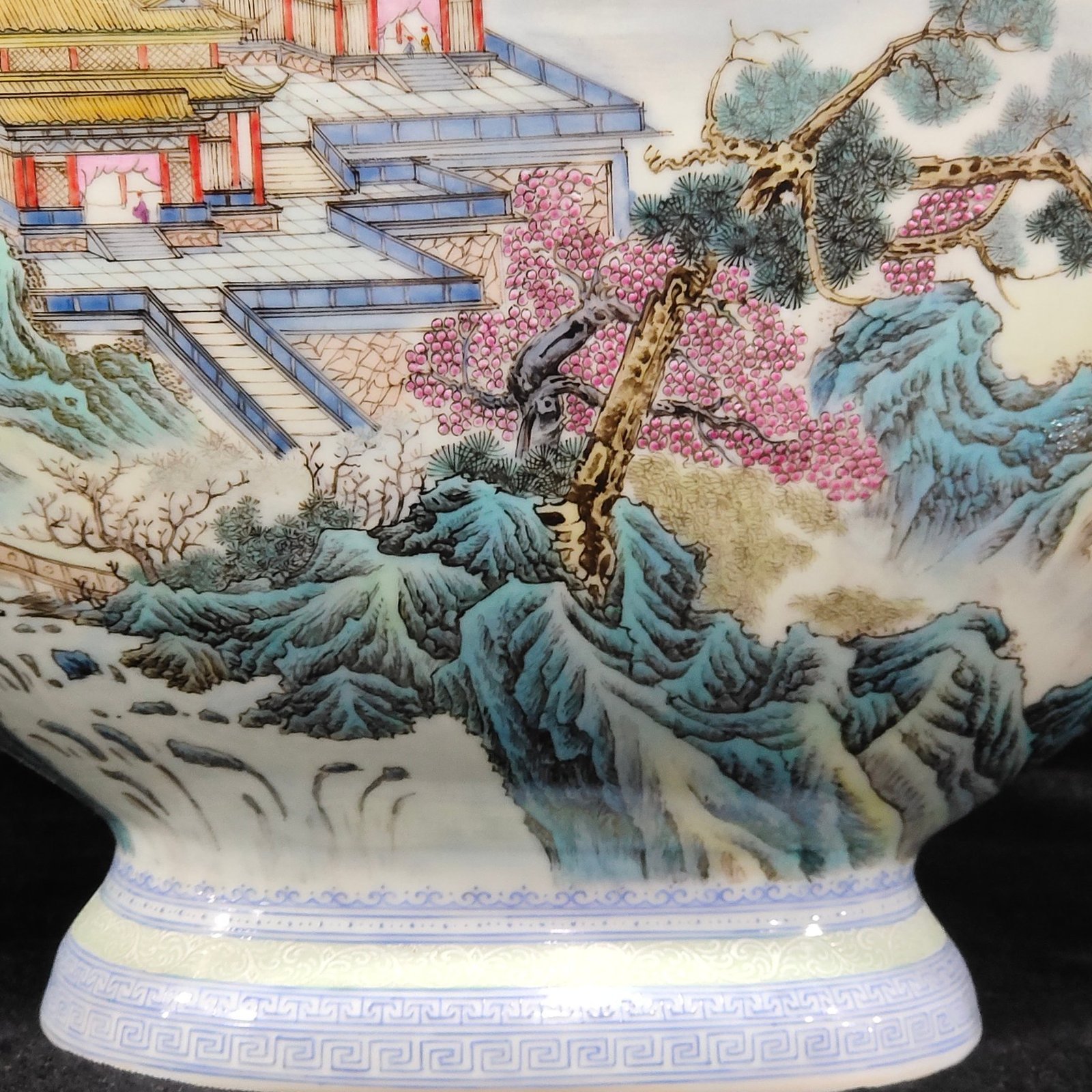 Qing Dynasty Yongzheng landscape attic flat vase