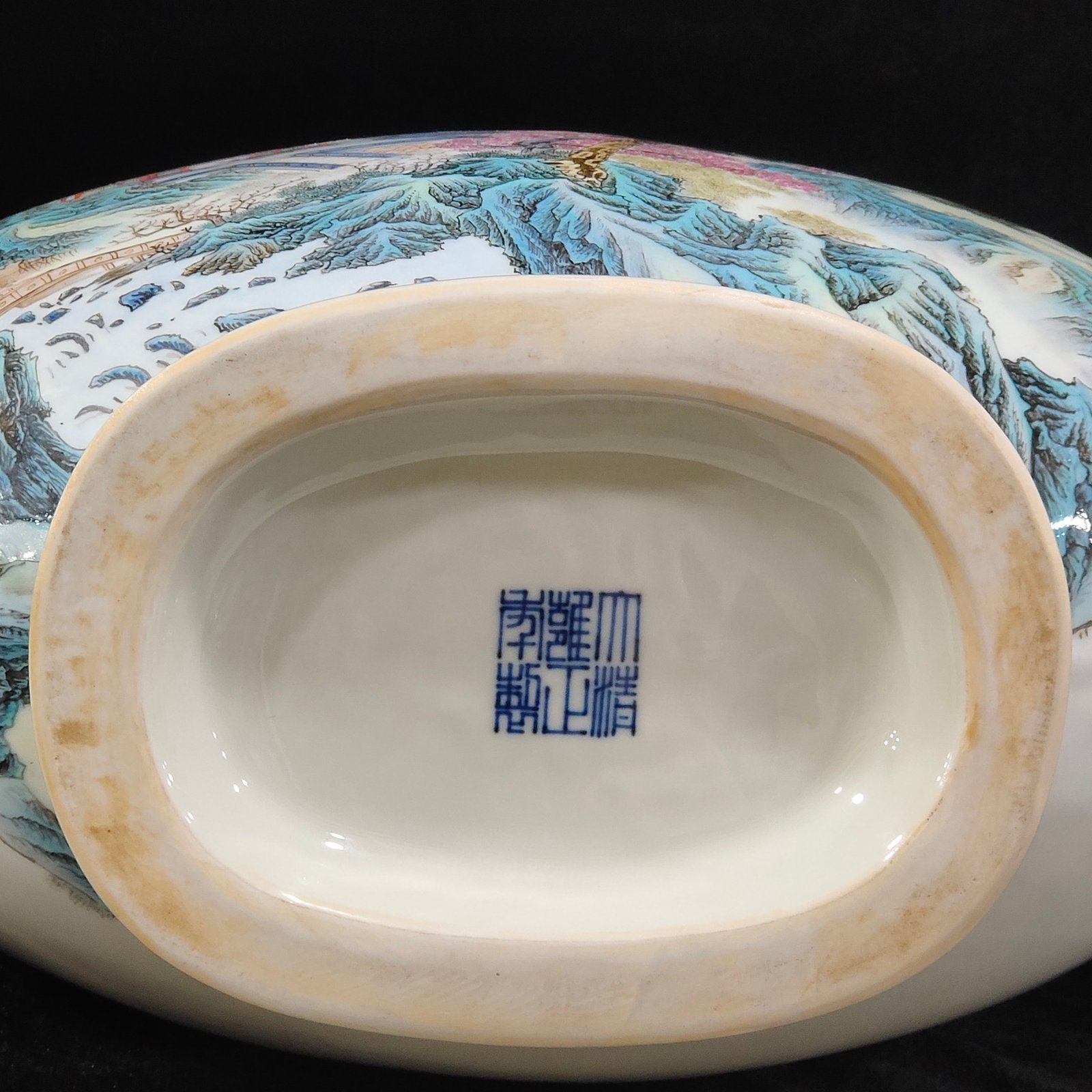 Qing Dynasty Yongzheng landscape attic flat vase