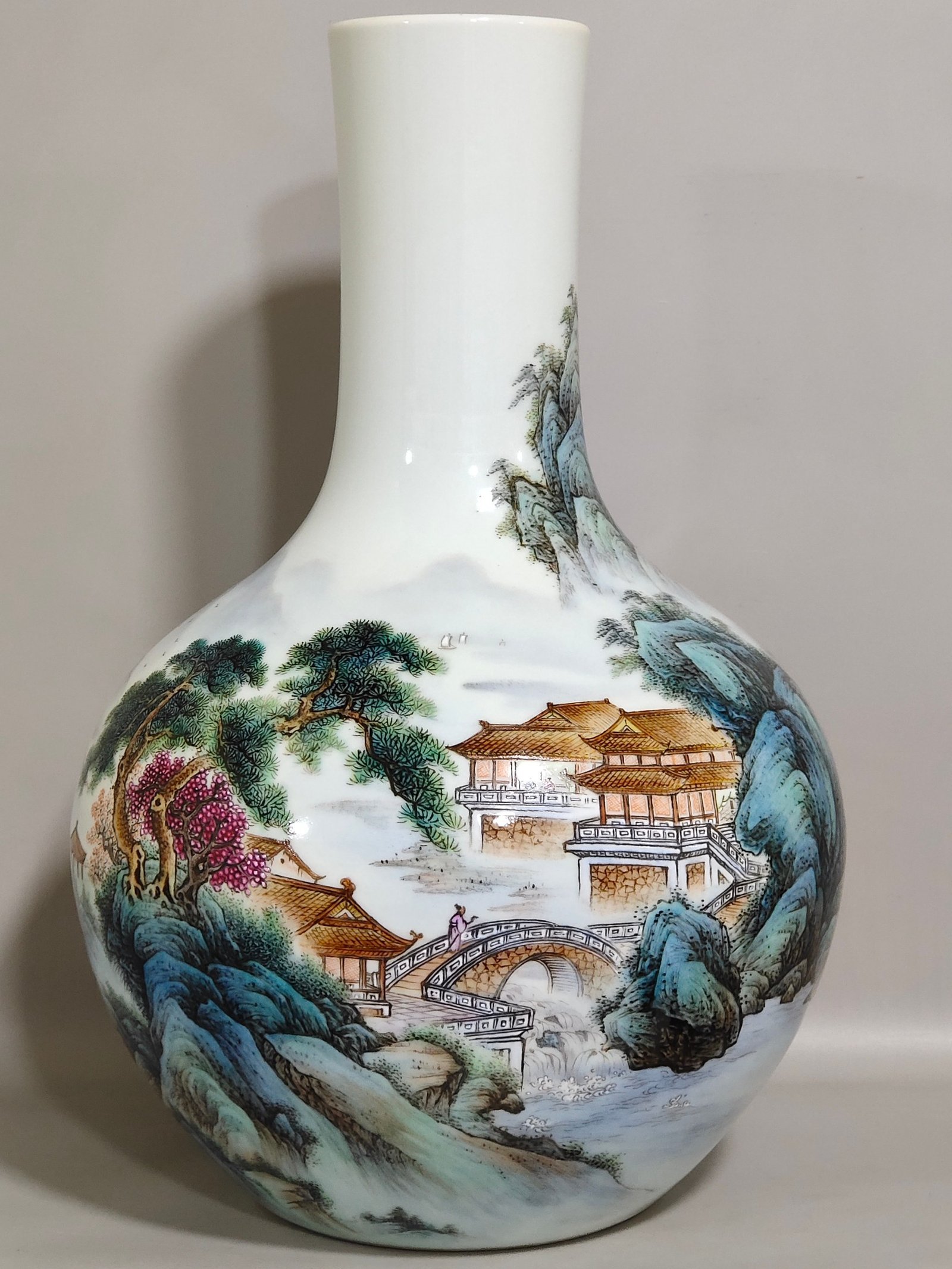 Qing Dynasty Yongzheng Shanshui Pavilion poem inscribed celestial sphere vase