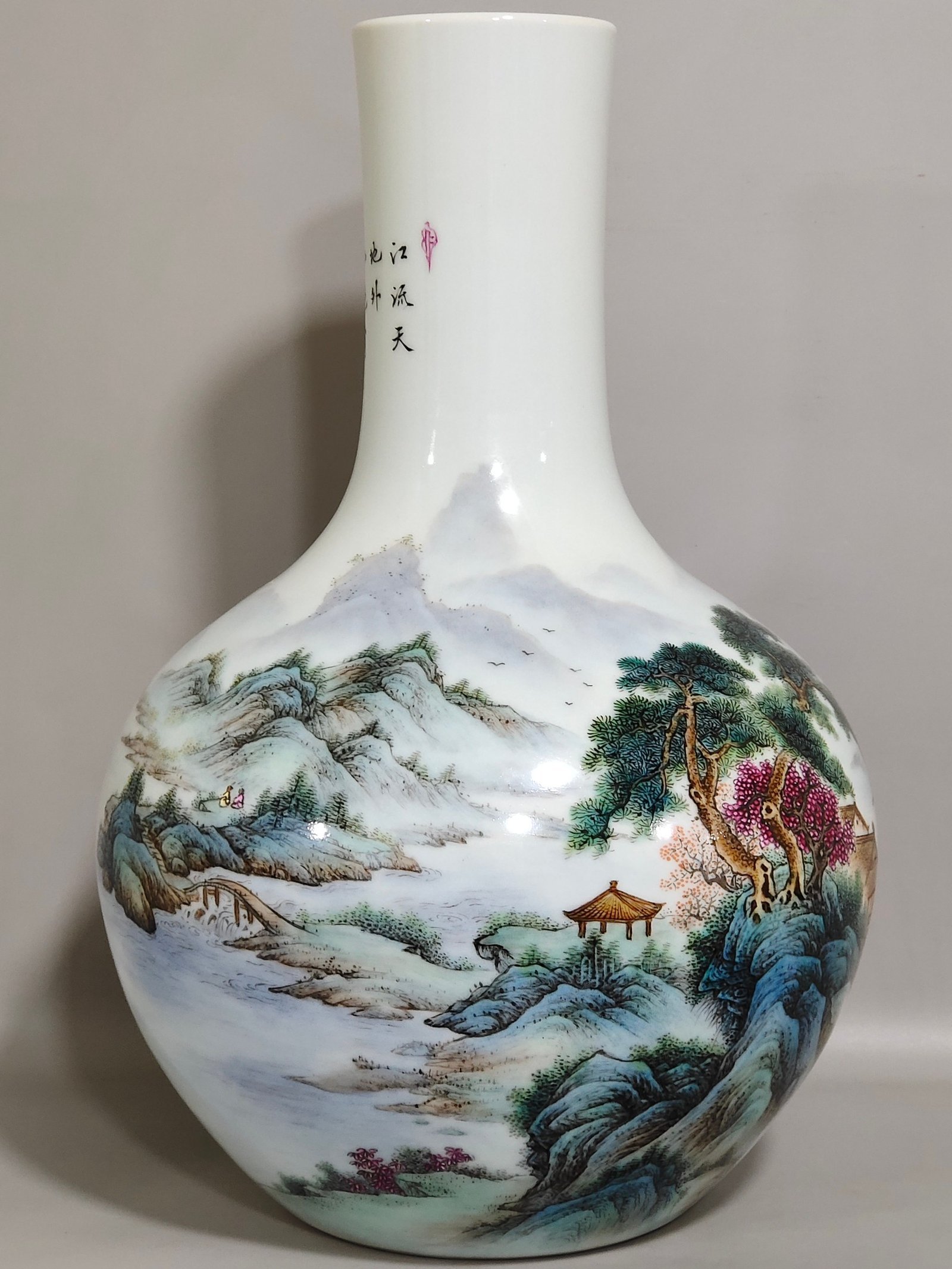 Qing Dynasty Yongzheng Shanshui Pavilion poem inscribed celestial sphere vase
