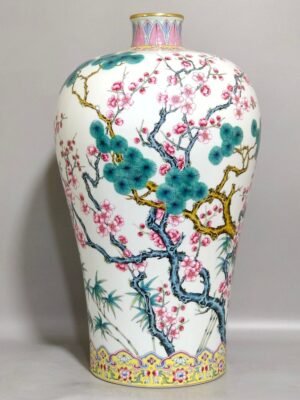 Qing Dynasty Yongzheng Suihan Three Friends Pine Bamboo and Plum Vase