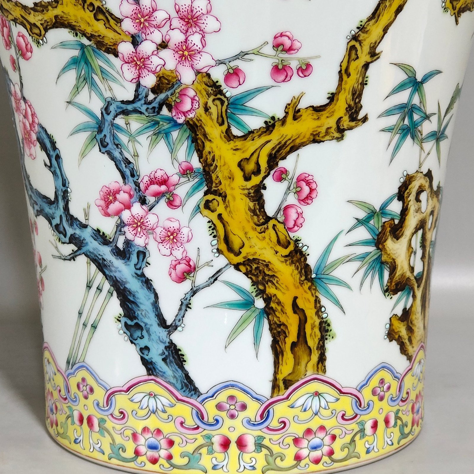 Qing Dynasty Yongzheng Suihan Three Friends Pine Bamboo and Plum Vase