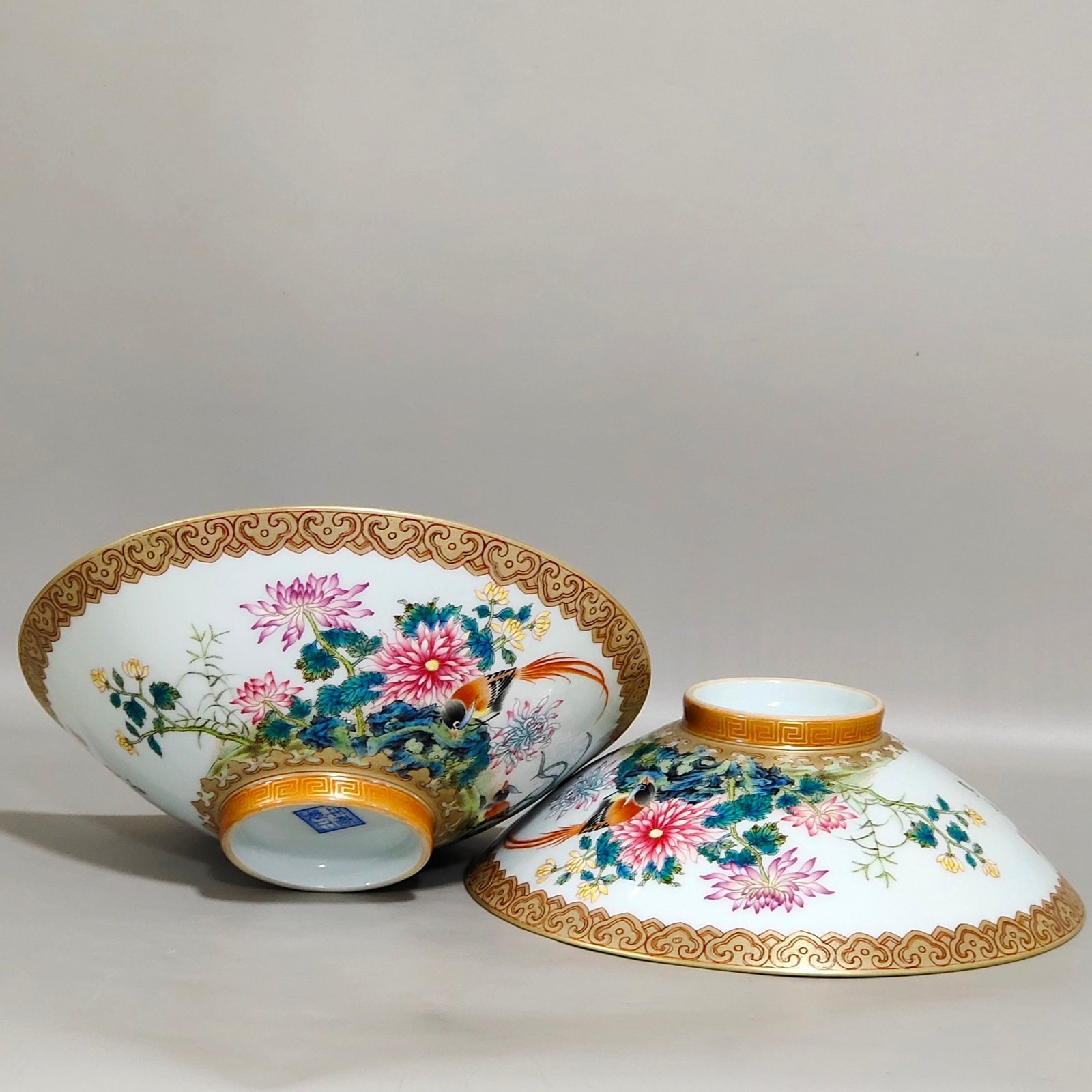 Qing Dynasty Yongzheng Gong red bamboo hat bowl with gold flowers and birds and poems