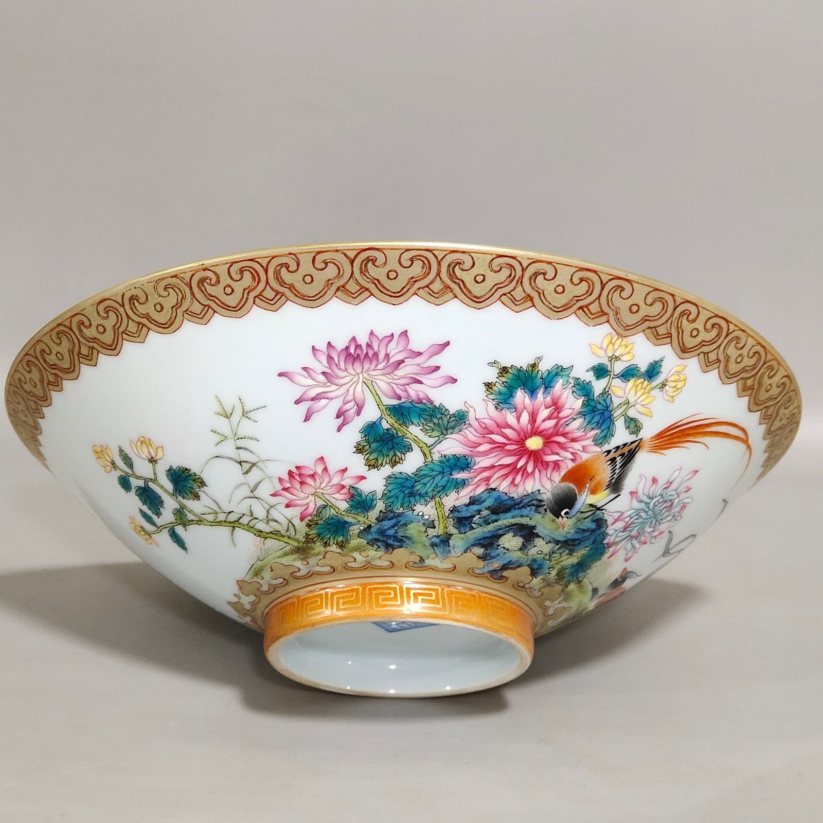 Qing Dynasty Yongzheng Gong red bamboo hat bowl with gold flowers and birds and poems