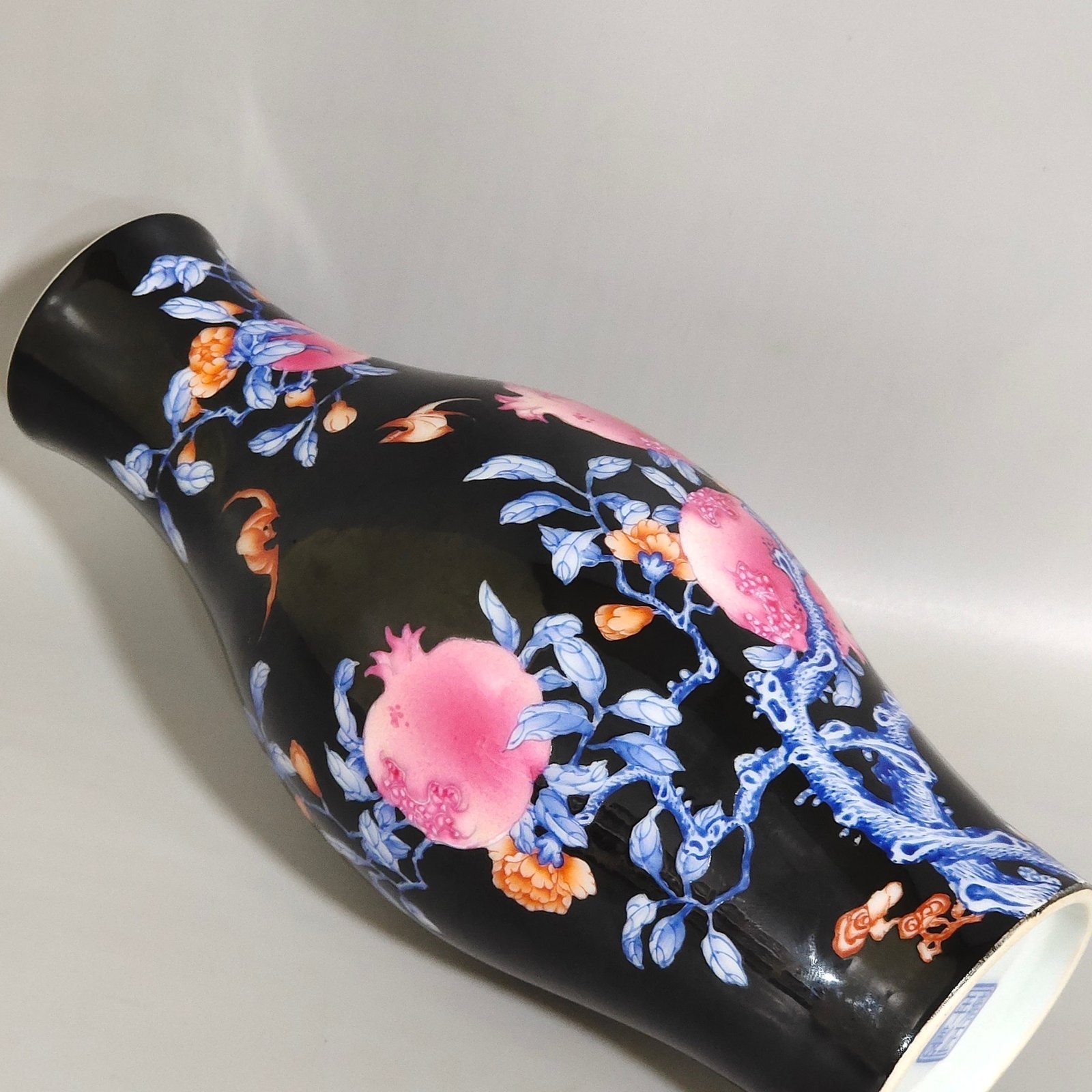 Qing Dynasty Yongzheng year black gold glaze blue pomegranate olive bottle