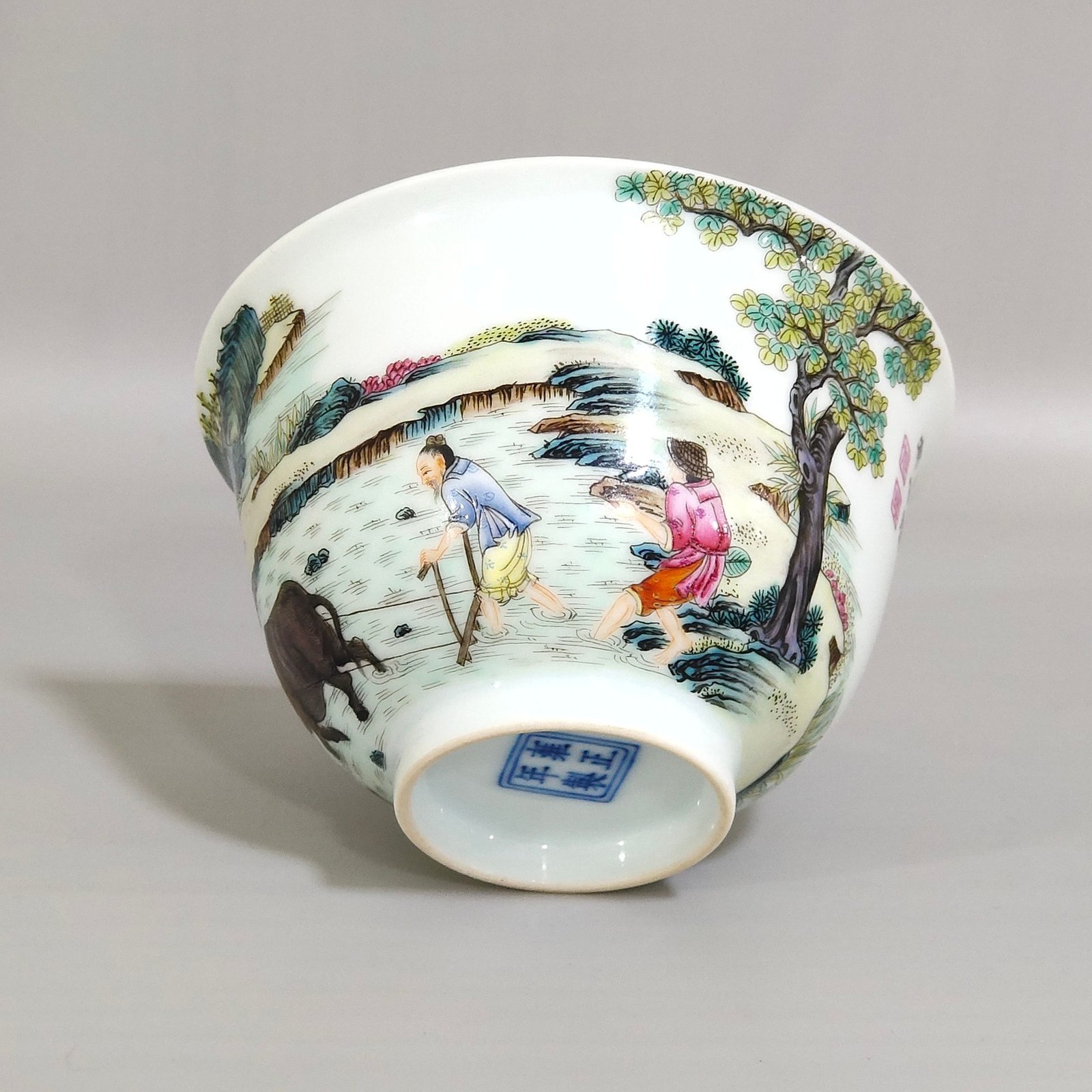 Qing Dynasty Yongzheng year spring plowing picture inscribed poem cup