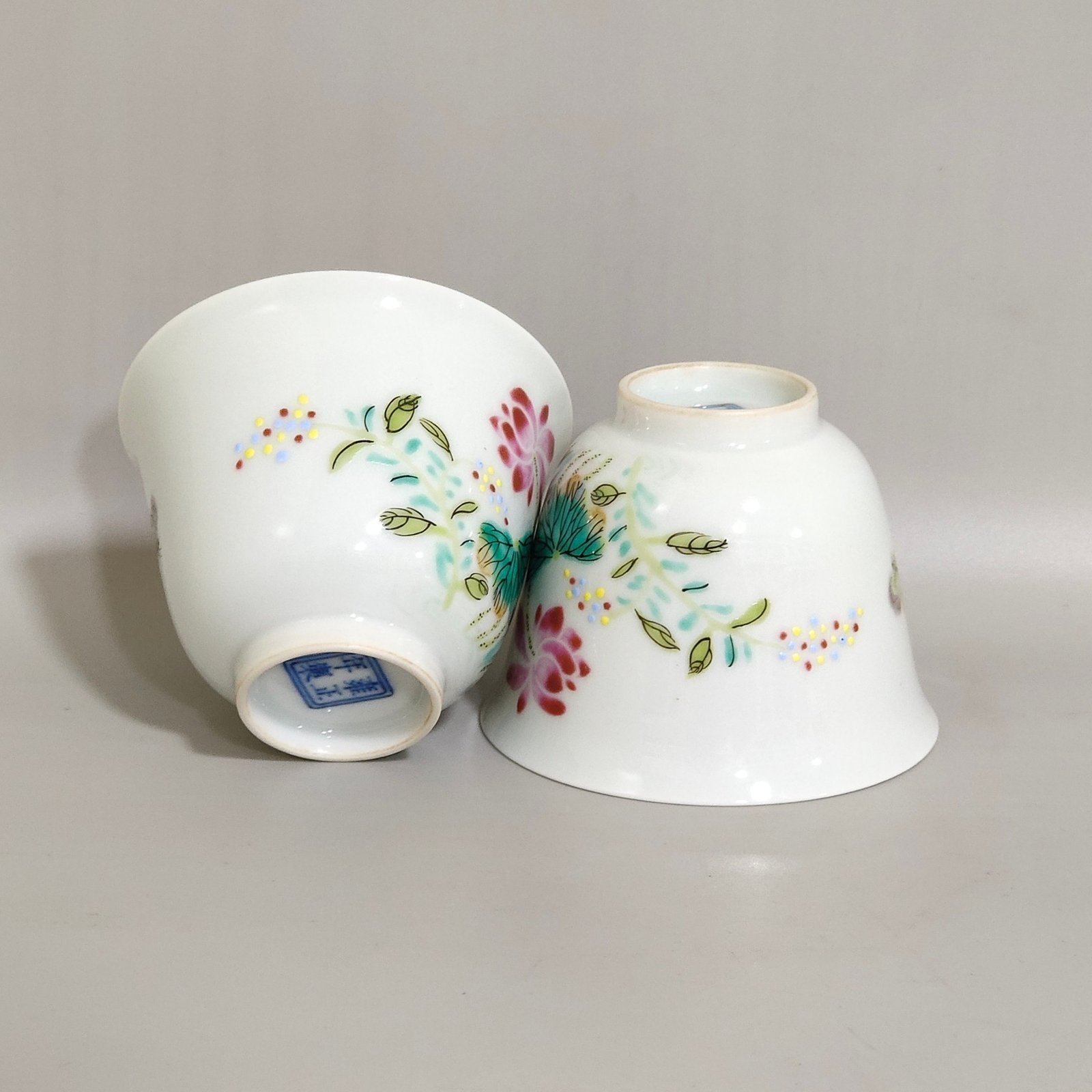 Qing Dynasty Yongzheng Boneless colorful butterfly lotus cup