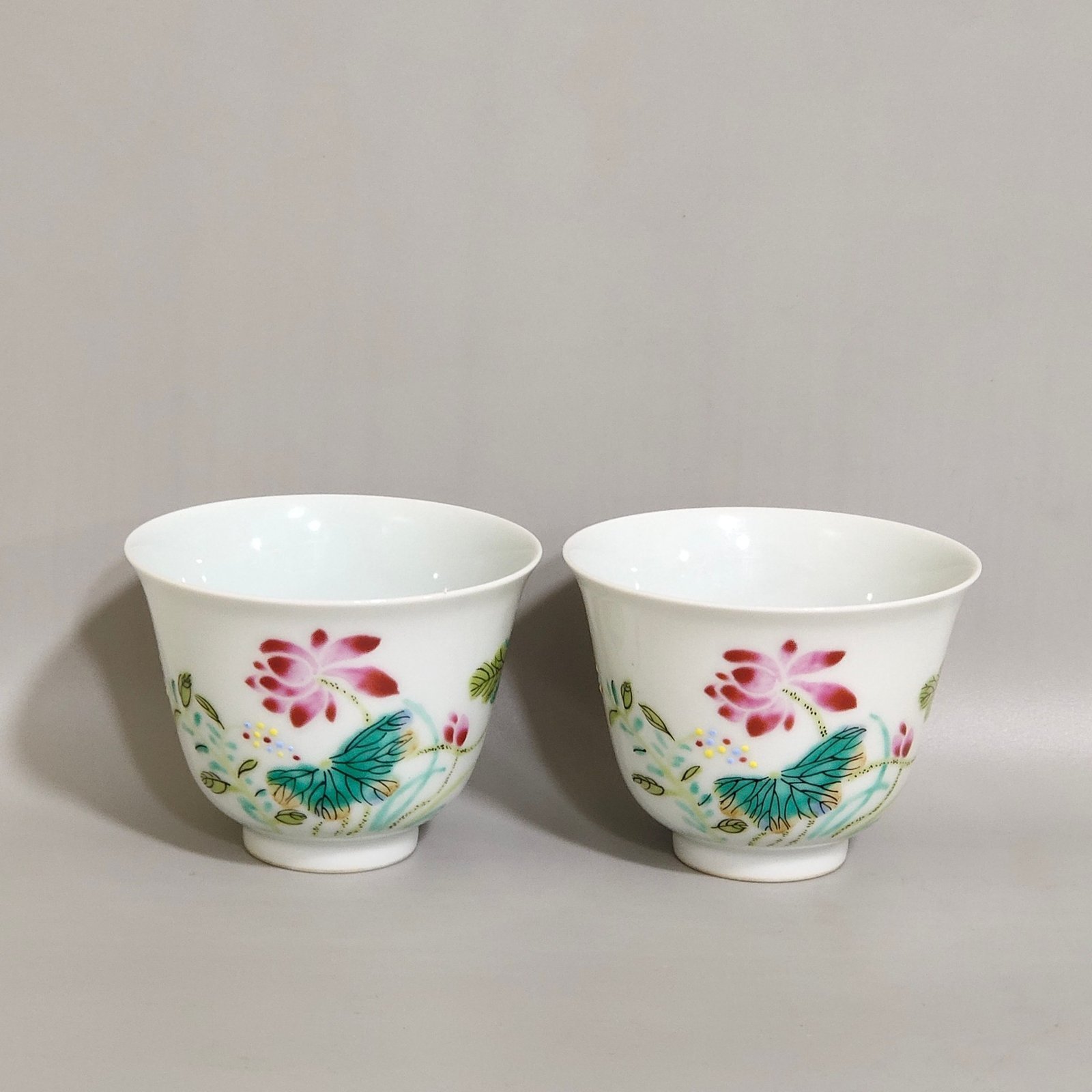 Qing Dynasty Yongzheng Boneless colorful butterfly lotus cup