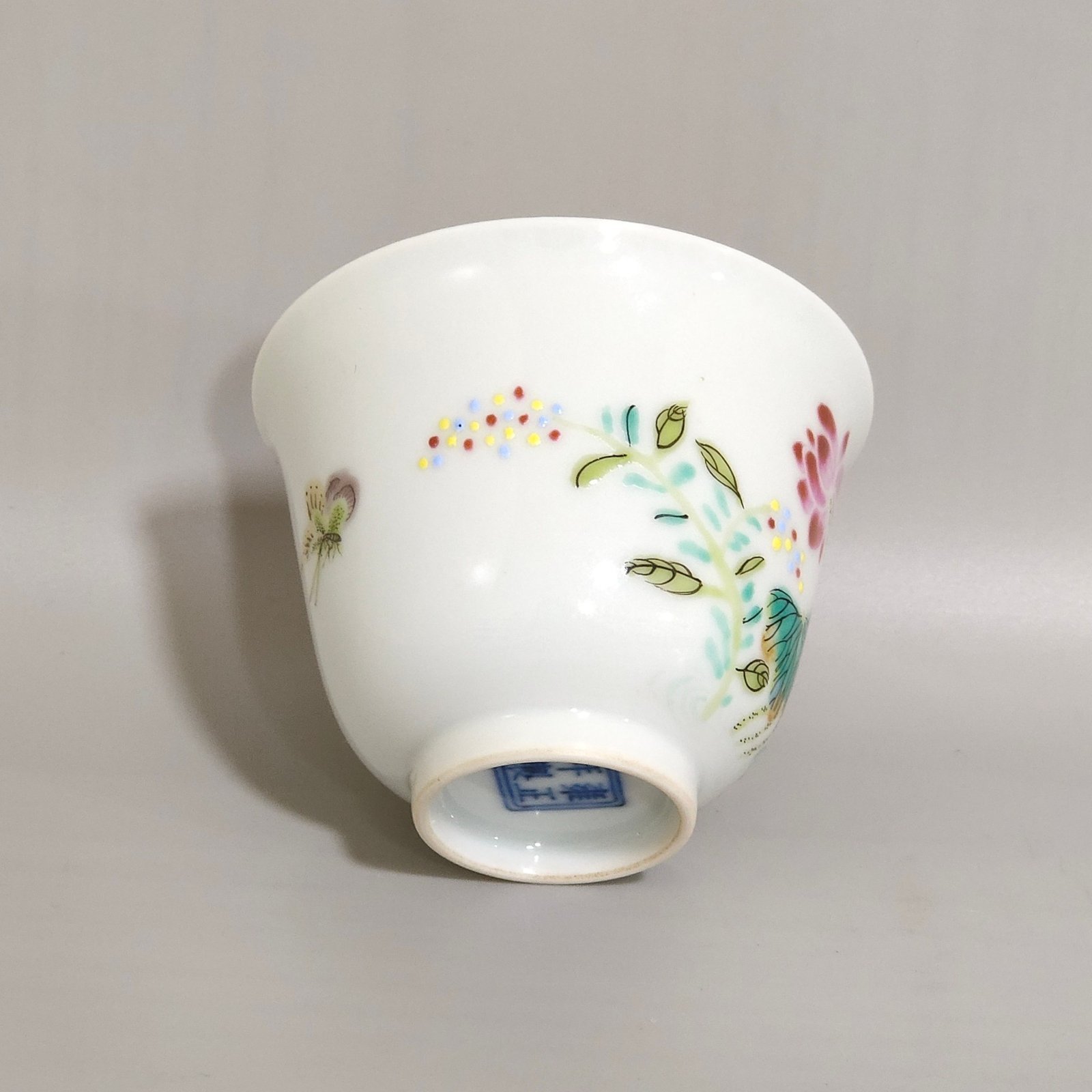 Qing Dynasty Yongzheng Boneless colorful butterfly lotus cup