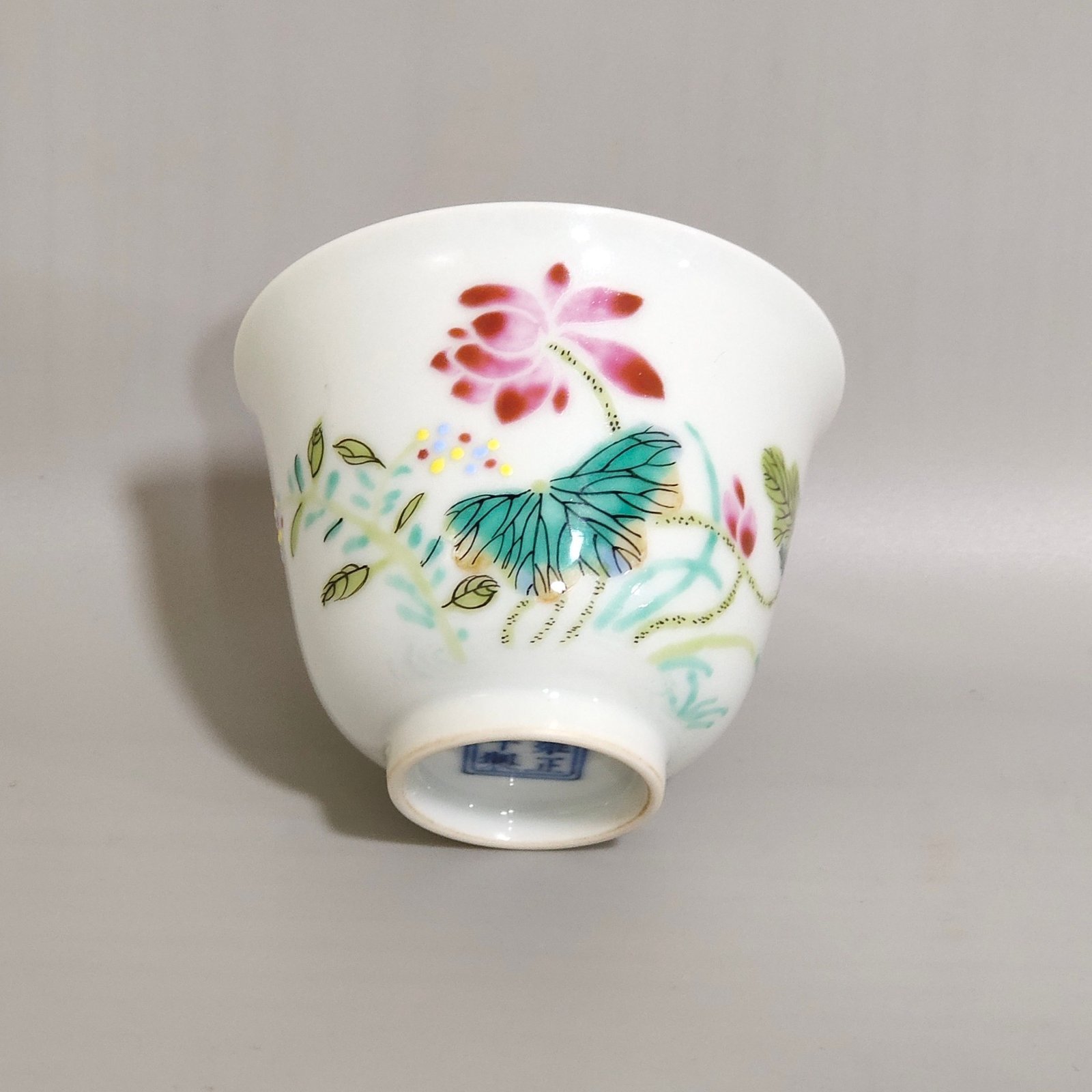 Qing Dynasty Yongzheng Boneless colorful butterfly lotus cup