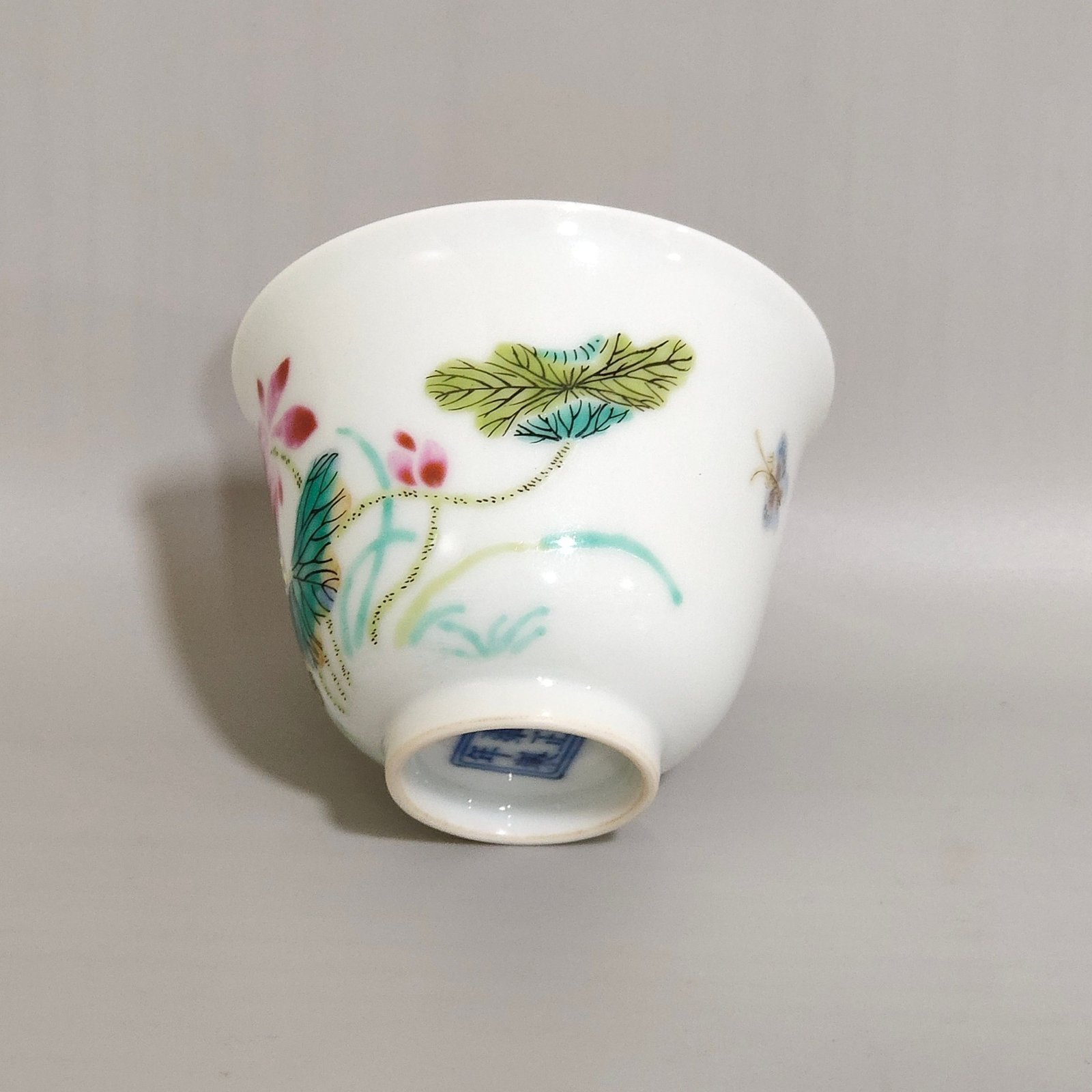 Qing Dynasty Yongzheng Boneless colorful butterfly lotus cup