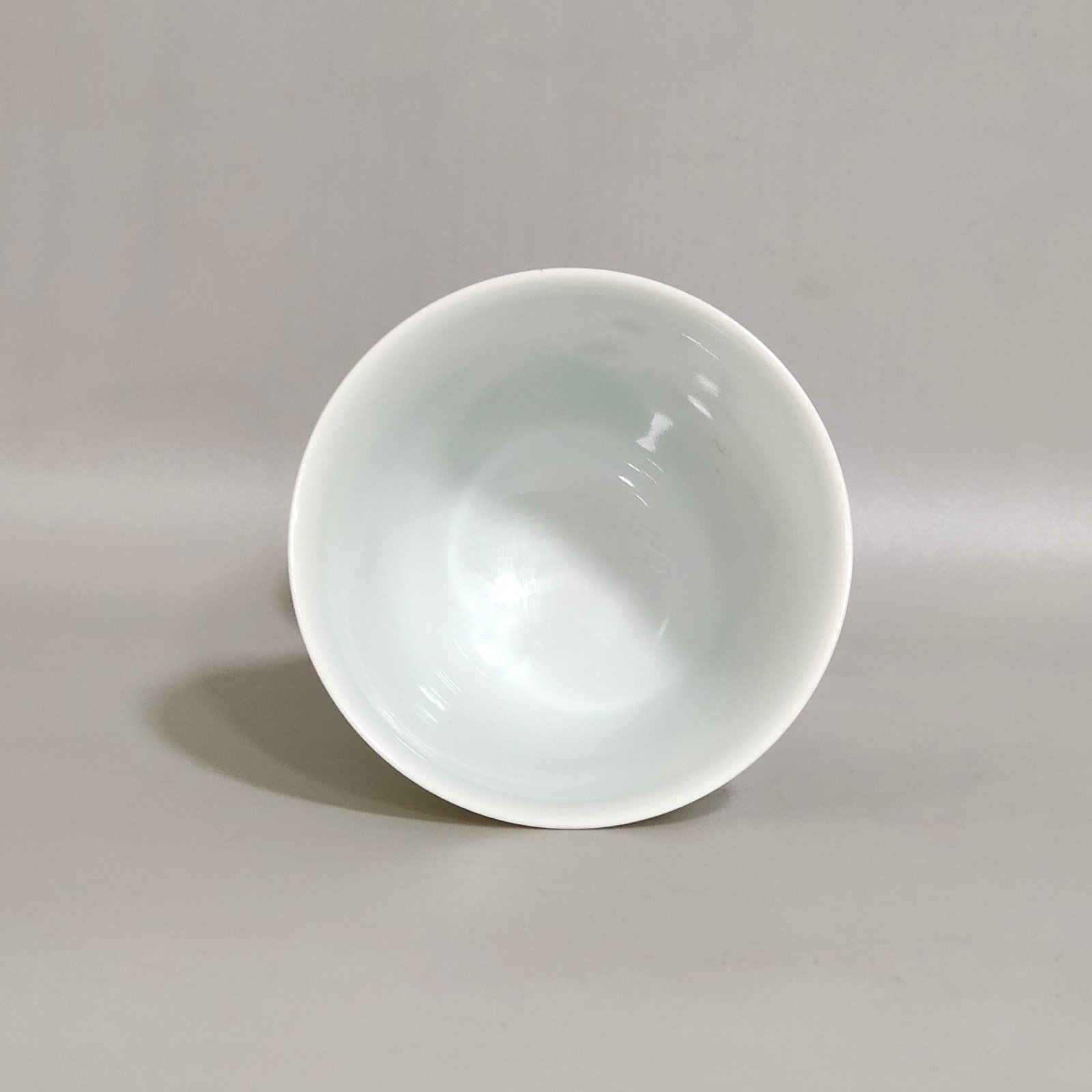 Qing Dynasty Yongzheng Boneless colorful butterfly lotus cup