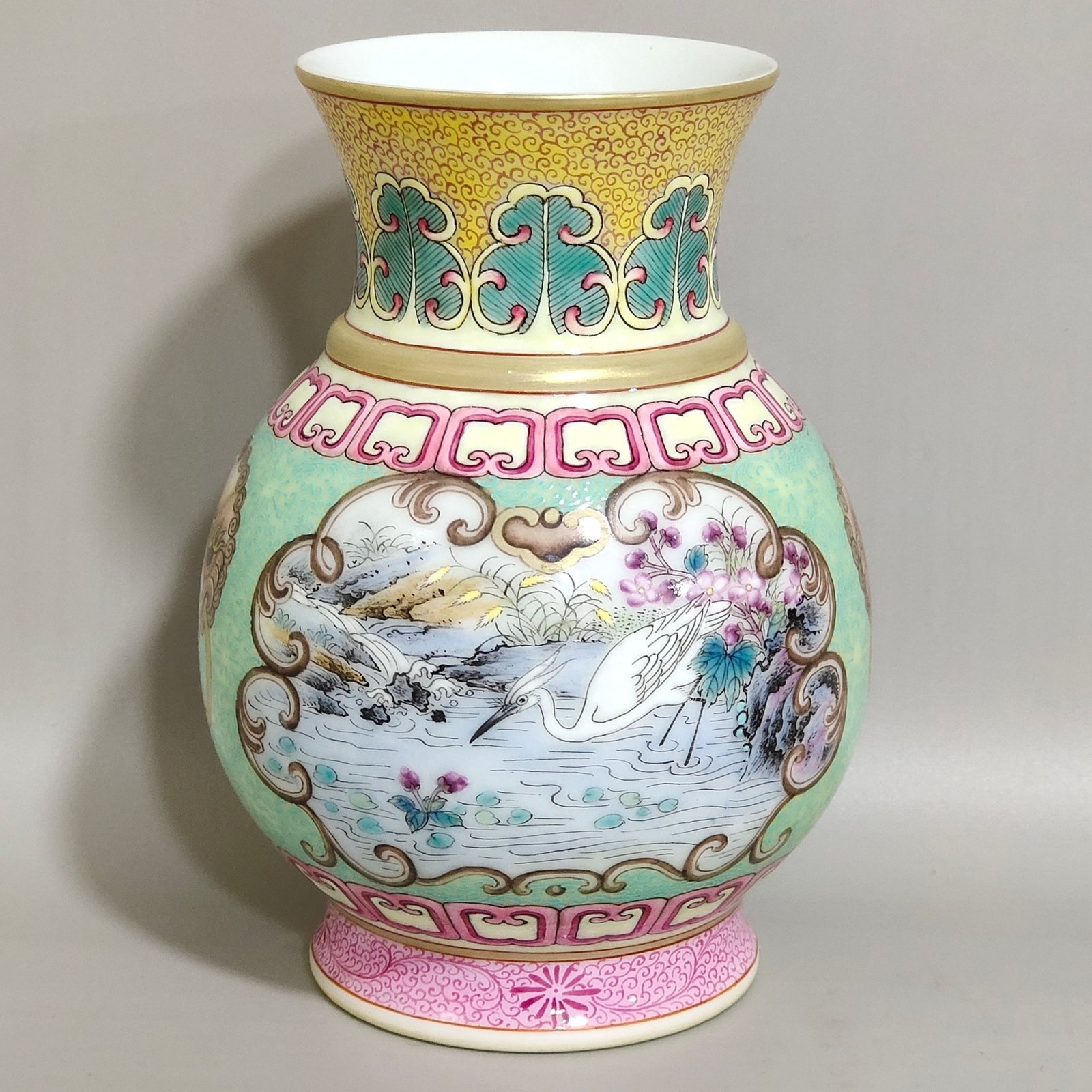 Qing Dynasty Yongzheng year enamel window flower and bird vase