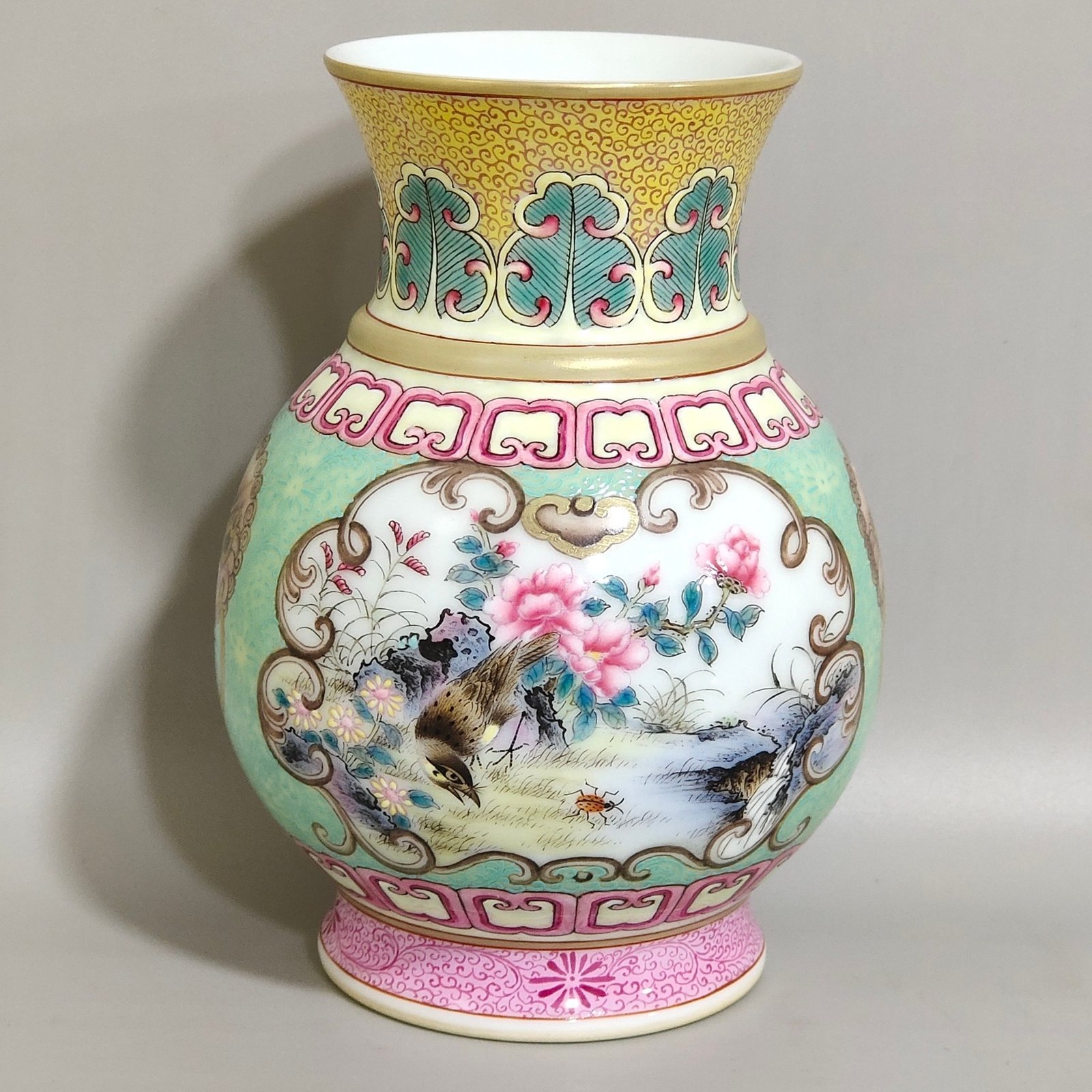 Qing Dynasty Yongzheng year enamel window flower and bird vase