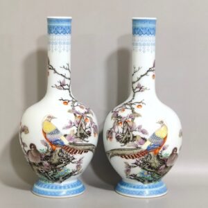 Qing Dynasty Yongzheng year long necked vase with green edges and inscribed poems