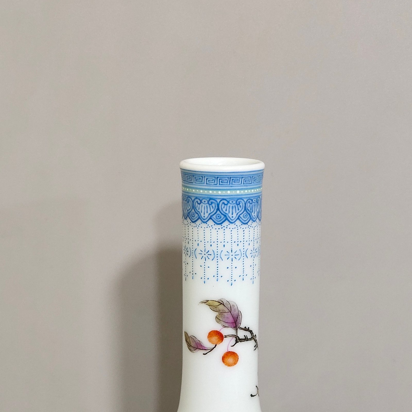Qing Dynasty Yongzheng year long necked vase with green edges and inscribed poems