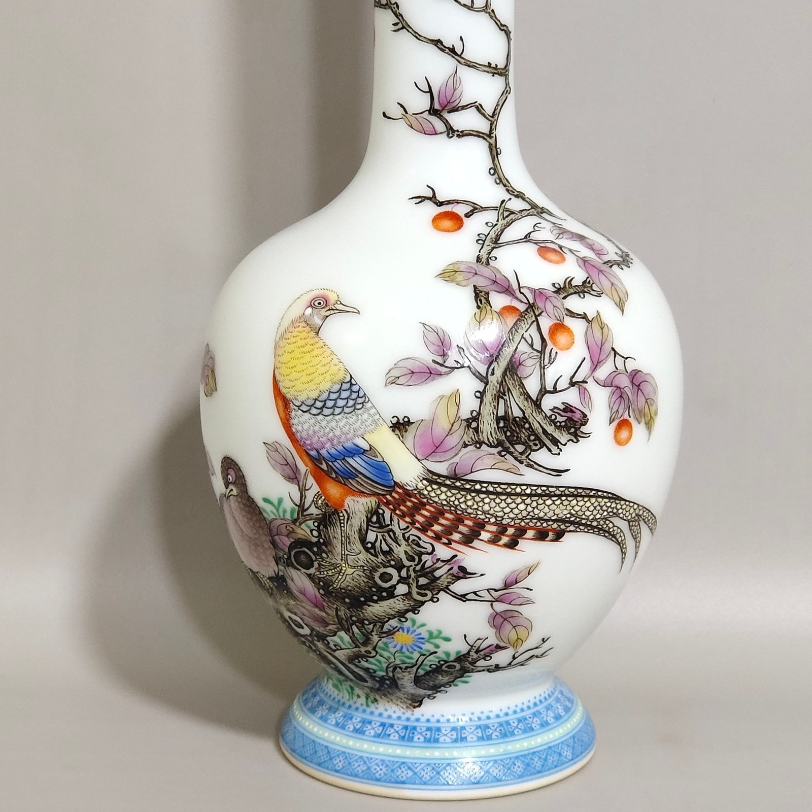 Qing Dynasty Yongzheng year long necked vase with green edges and inscribed poems