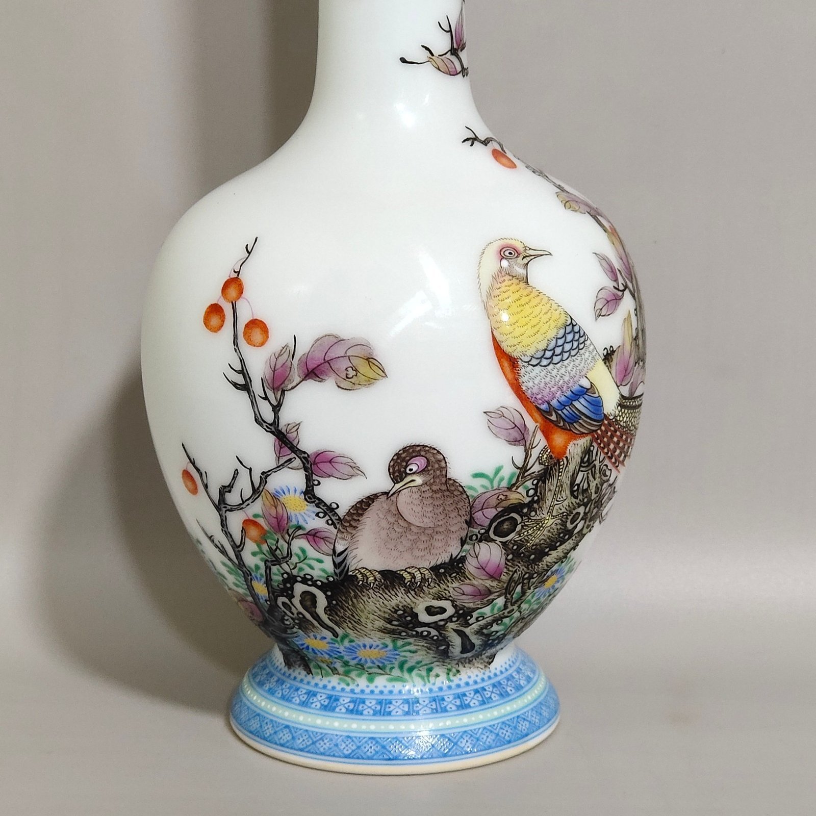 Qing Dynasty Yongzheng year long necked vase with green edges and inscribed poems