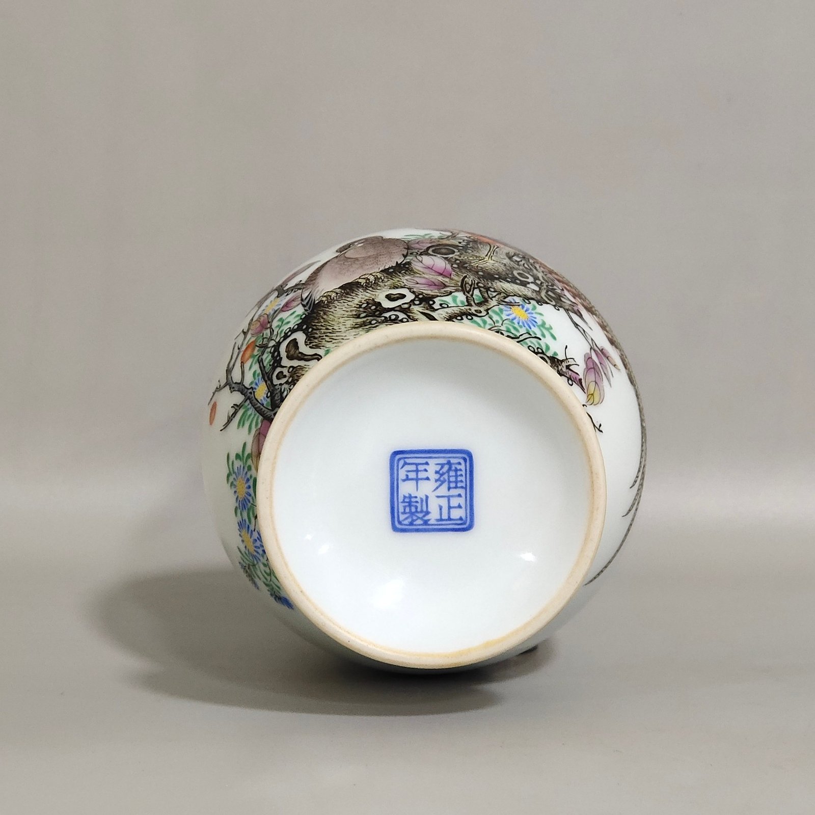 Qing Dynasty Yongzheng year long necked vase with green edges and inscribed poems