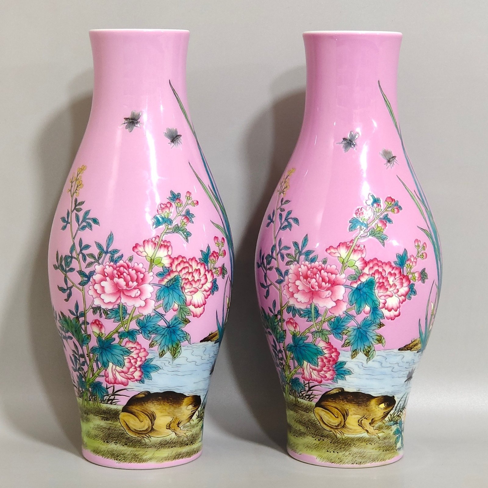 Qing Dynasty Yongzheng A rouge pink olive vase with flowers and poems