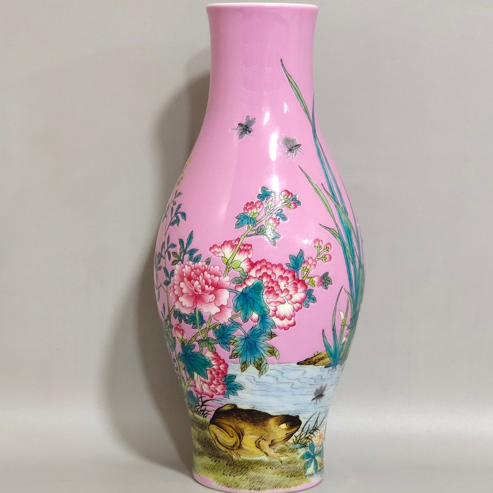 Qing Dynasty Yongzheng A rouge pink olive vase with flowers and poems