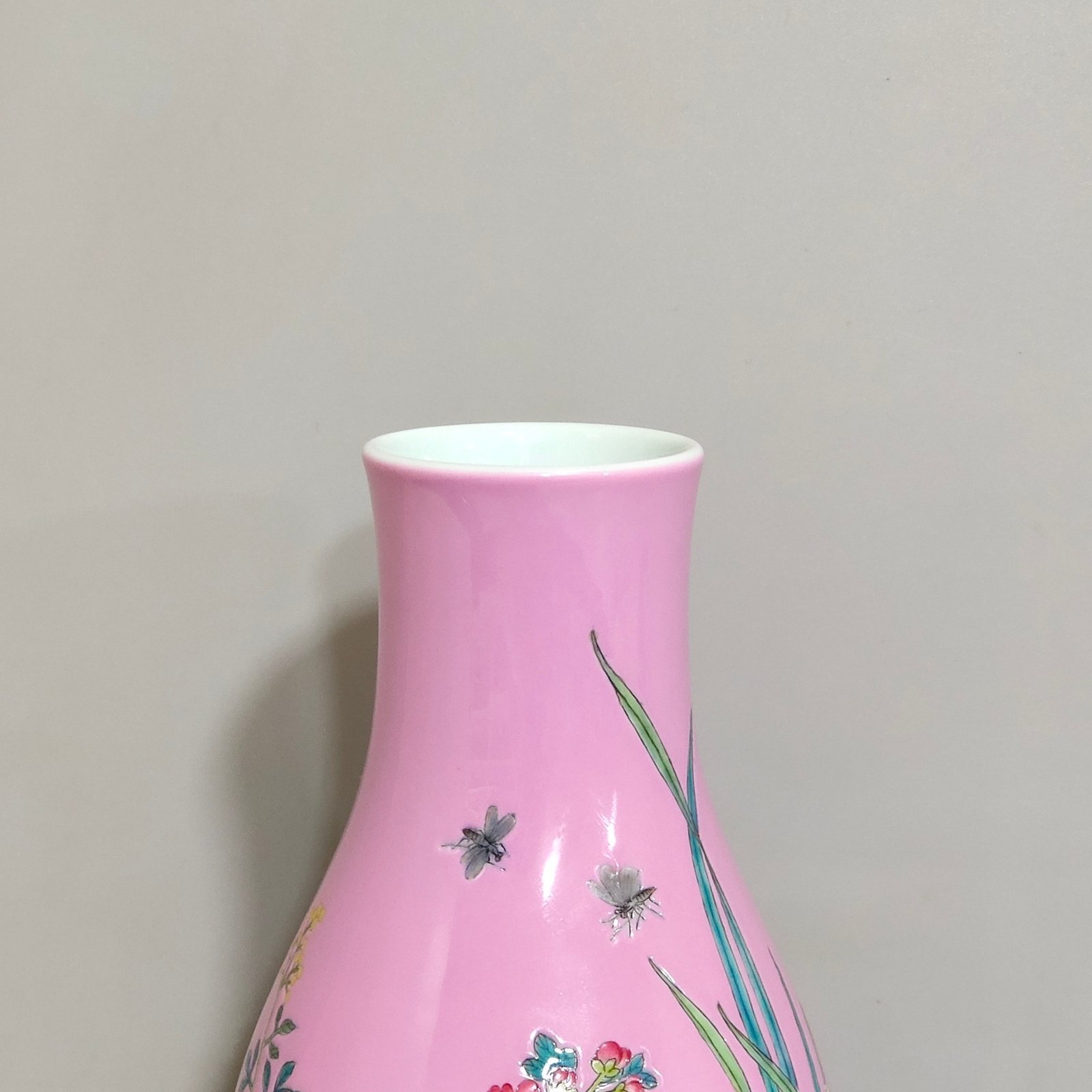 Qing Dynasty Yongzheng A rouge pink olive vase with flowers and poems