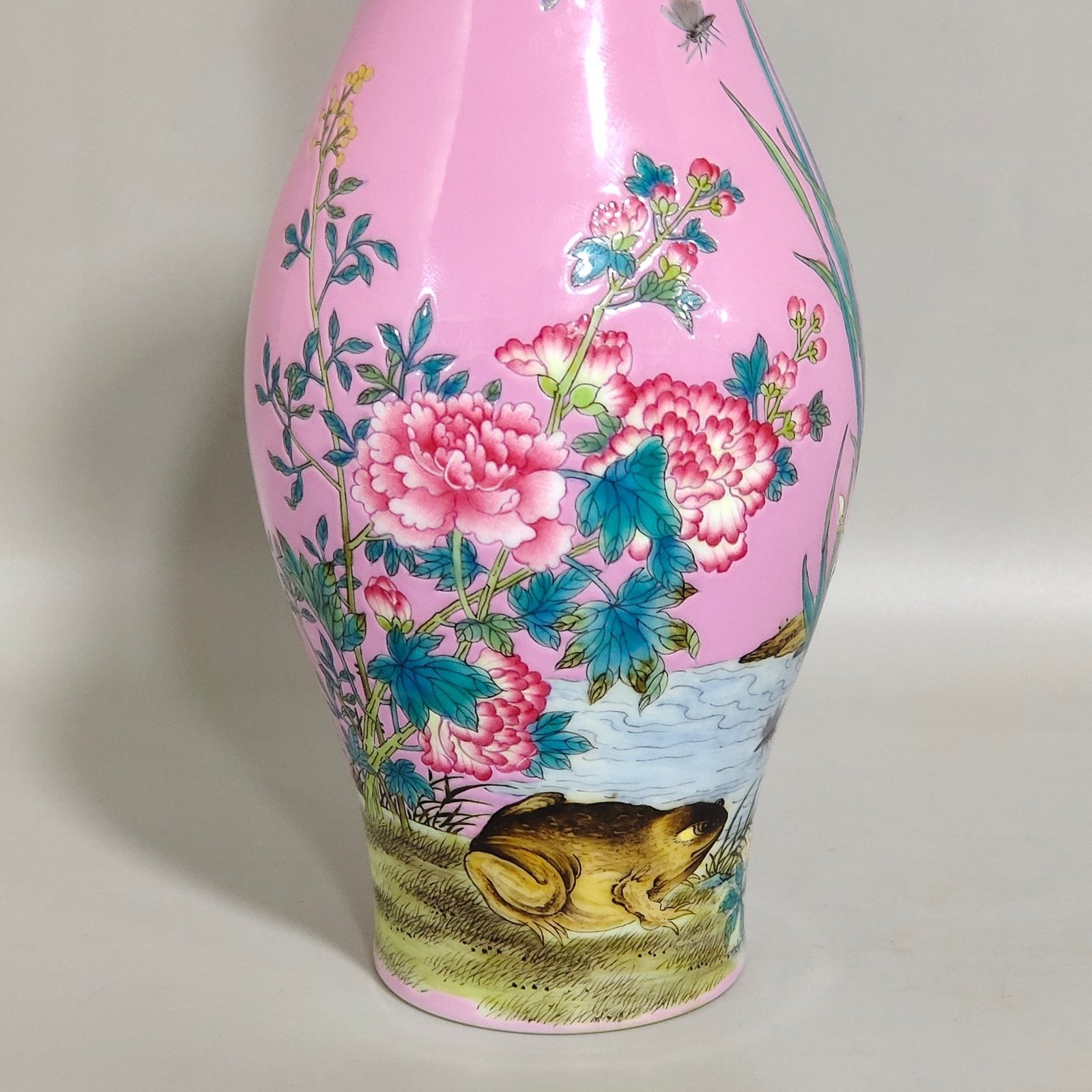 Qing Dynasty Yongzheng A rouge pink olive vase with flowers and poems