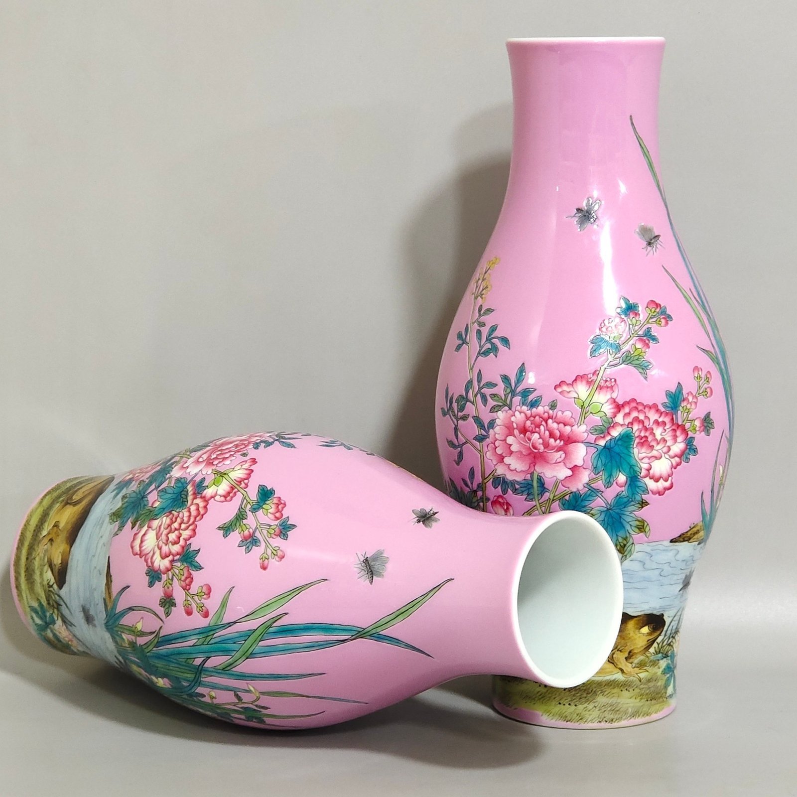 Qing Dynasty Yongzheng A rouge pink olive vase with flowers and poems