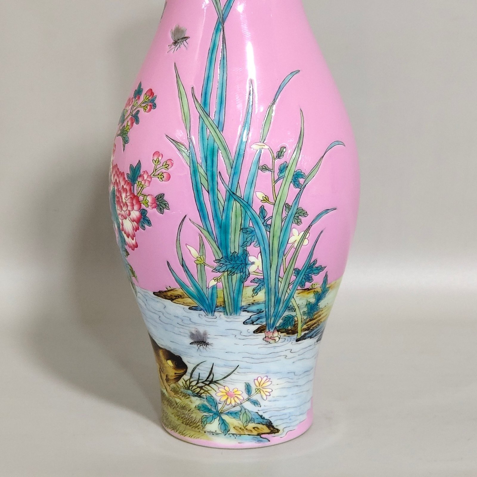 Qing Dynasty Yongzheng A rouge pink olive vase with flowers and poems