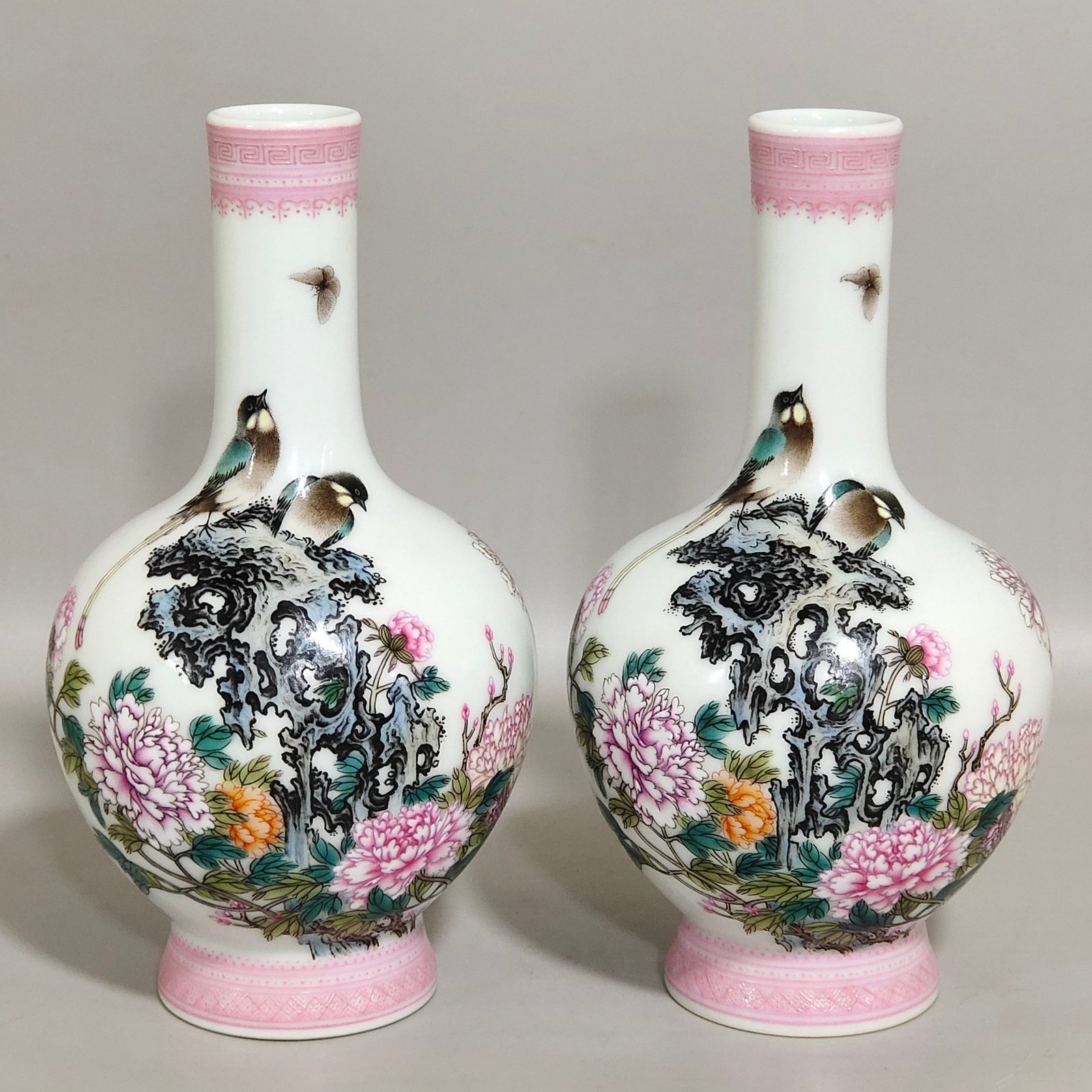 Qing Dynasty Yongzheng year olive vase with poems about flowers and birds