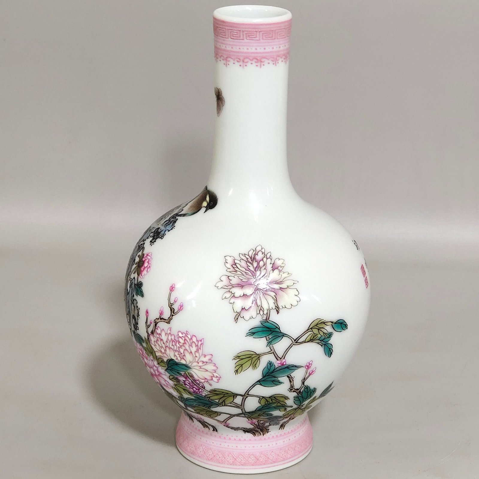 Qing Dynasty Yongzheng year olive vase with poems about flowers and birds