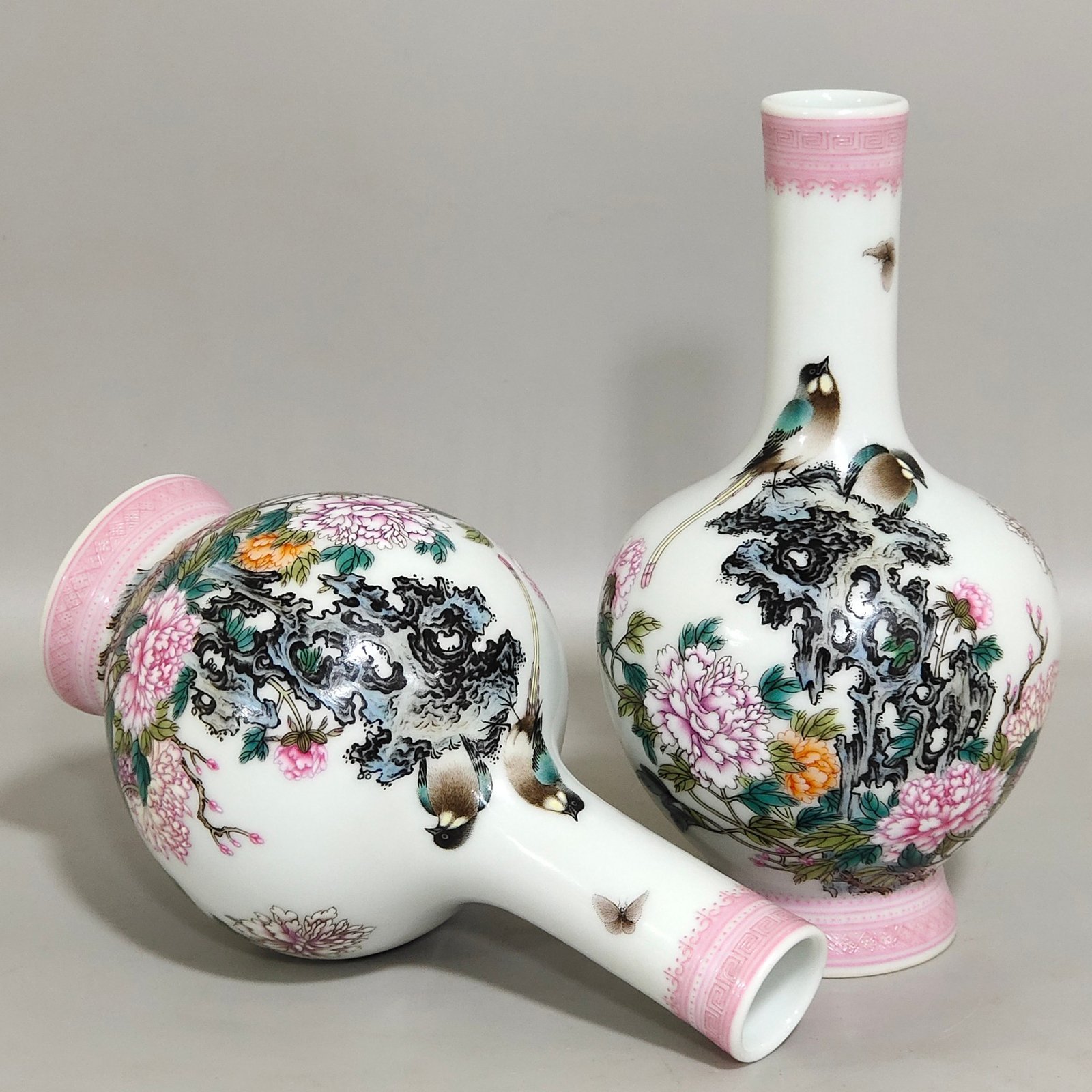 Qing Dynasty Yongzheng year olive vase with poems about flowers and birds