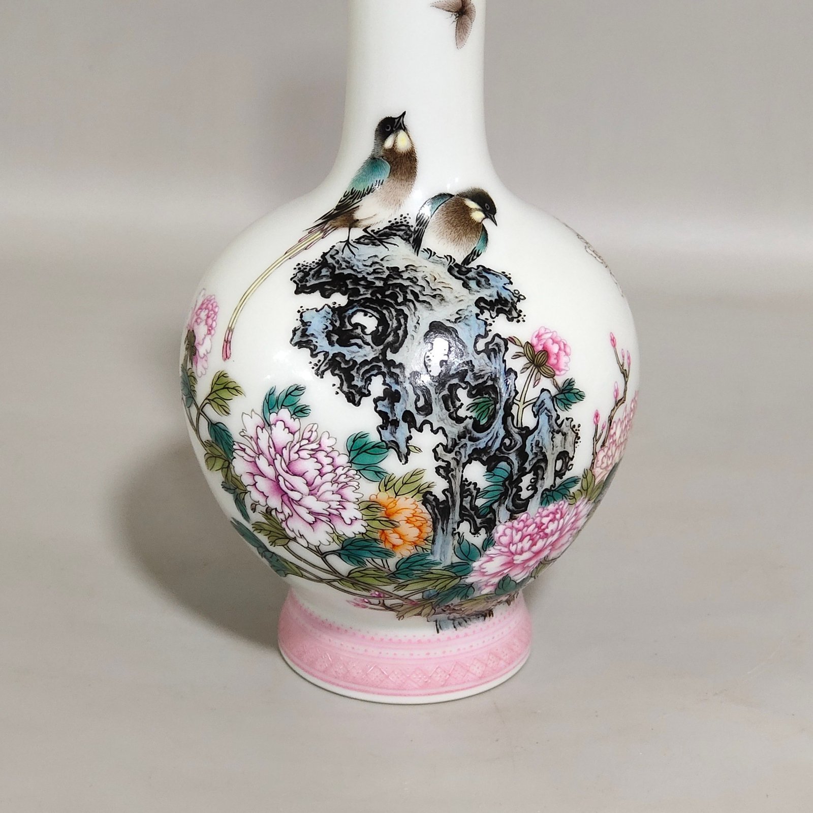 Qing Dynasty Yongzheng year olive vase with poems about flowers and birds