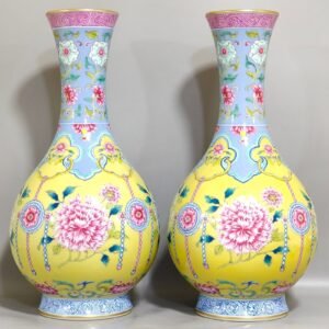 Qing Dynasty Yongzheng Lemon yellow glazed peony vase