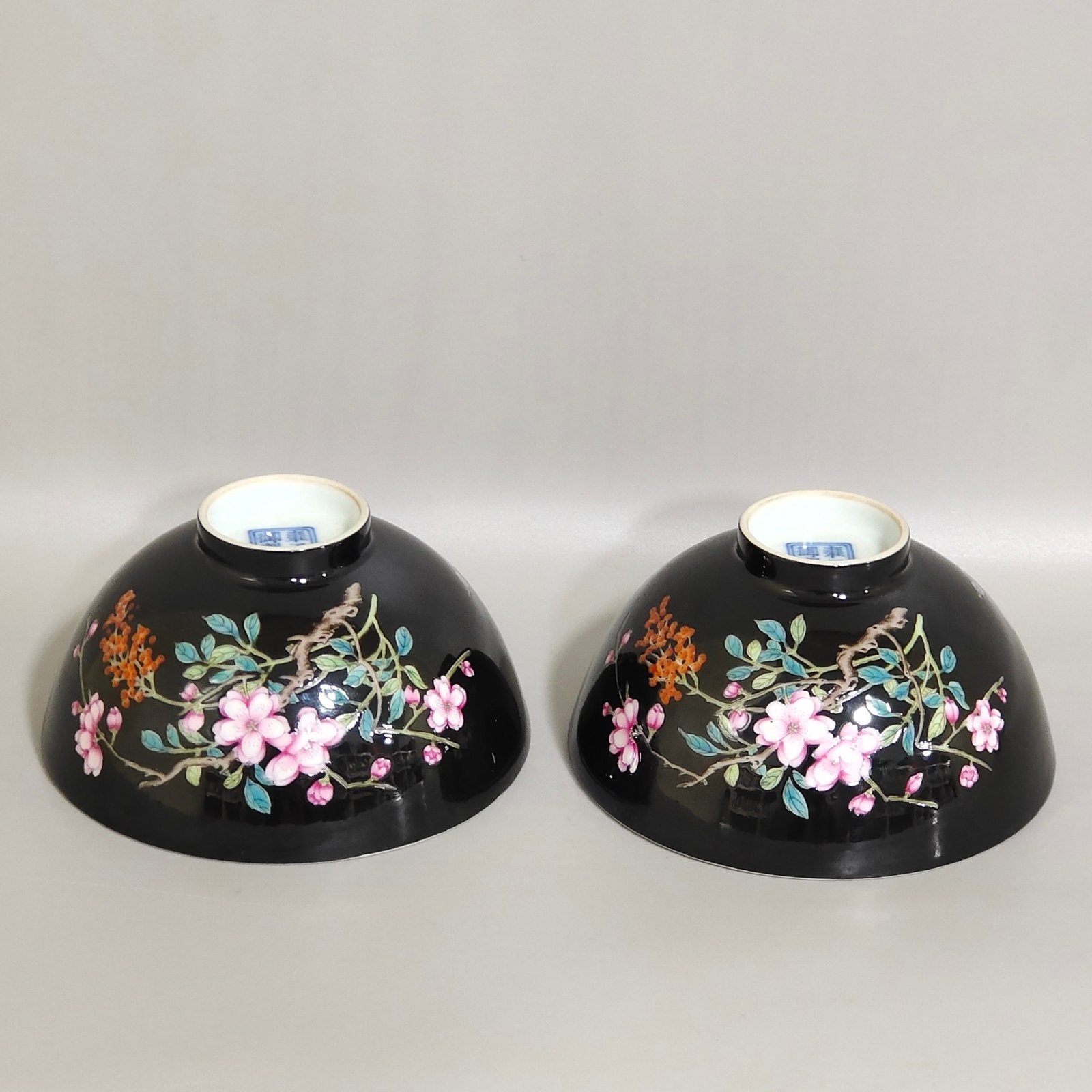 Qing Dynasty Yongzheng A black gold glazed flower cup