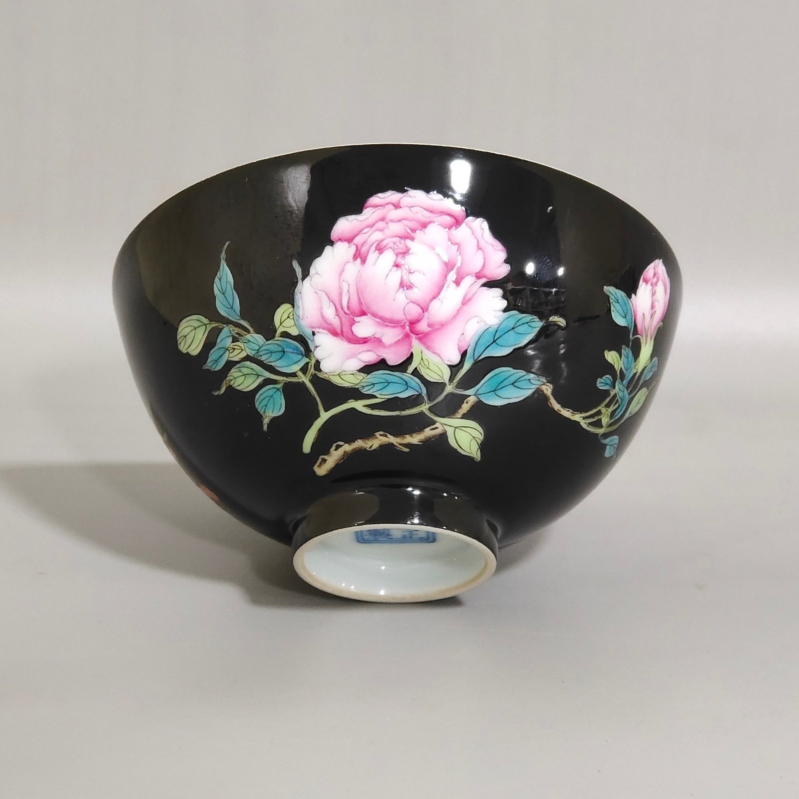 Qing Dynasty Yongzheng A black gold glazed flower cup