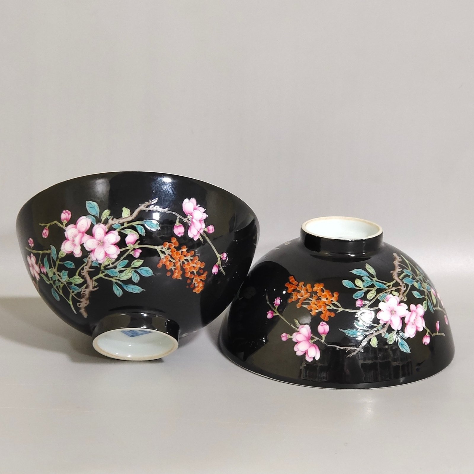 Qing Dynasty Yongzheng A black gold glazed flower cup