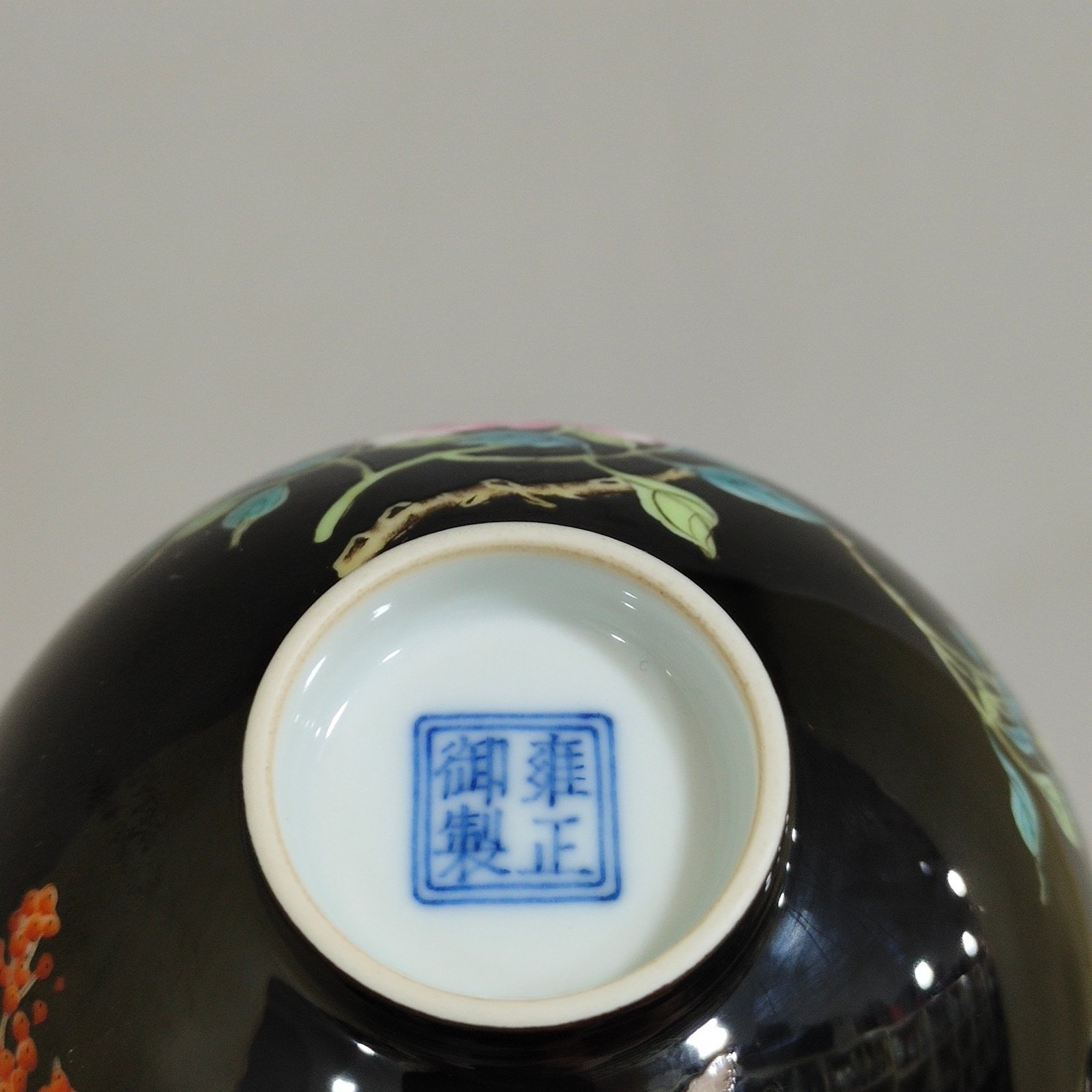 Qing Dynasty Yongzheng A black gold glazed flower cup