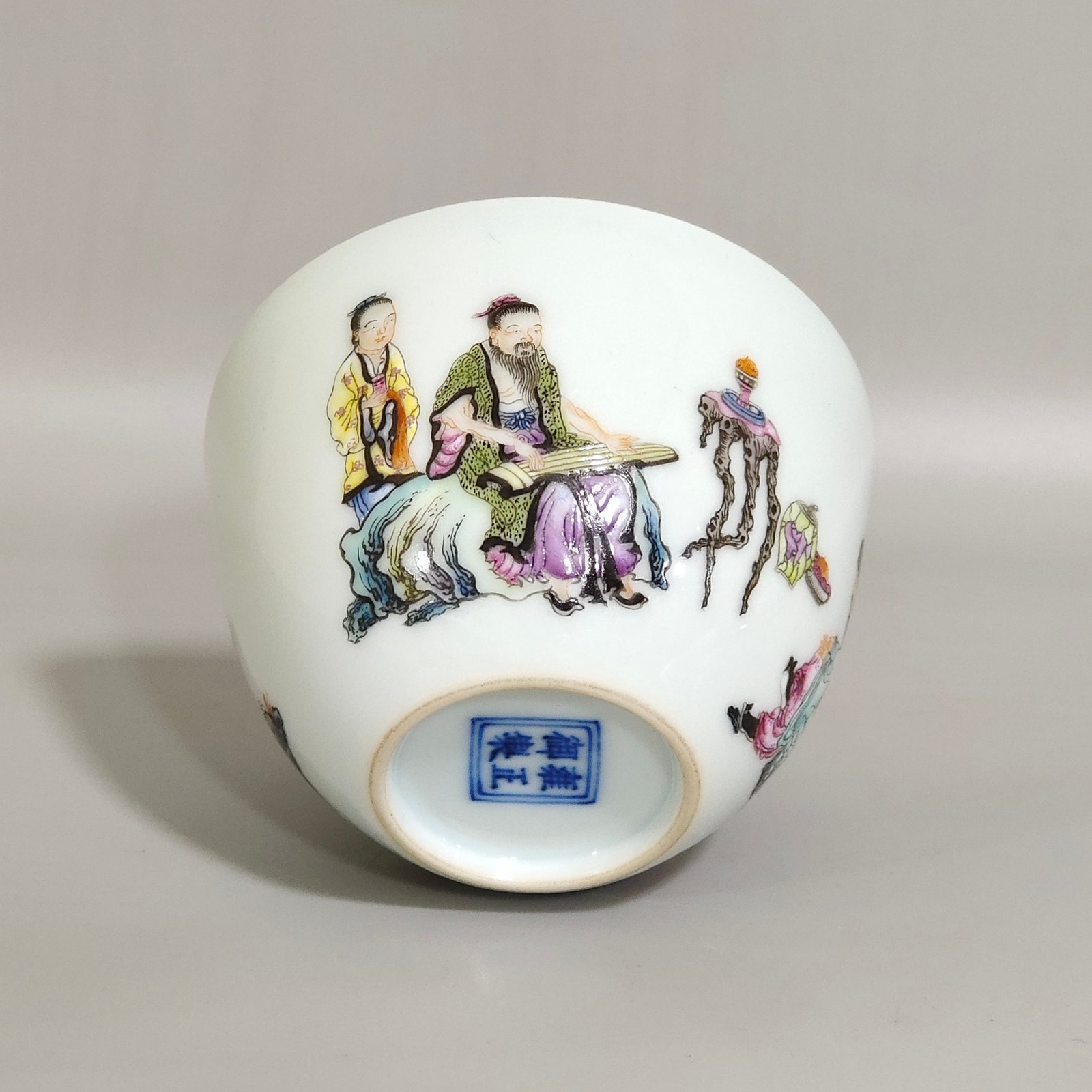 Qing Dynasty Yongzheng Imperial Character Story Cup