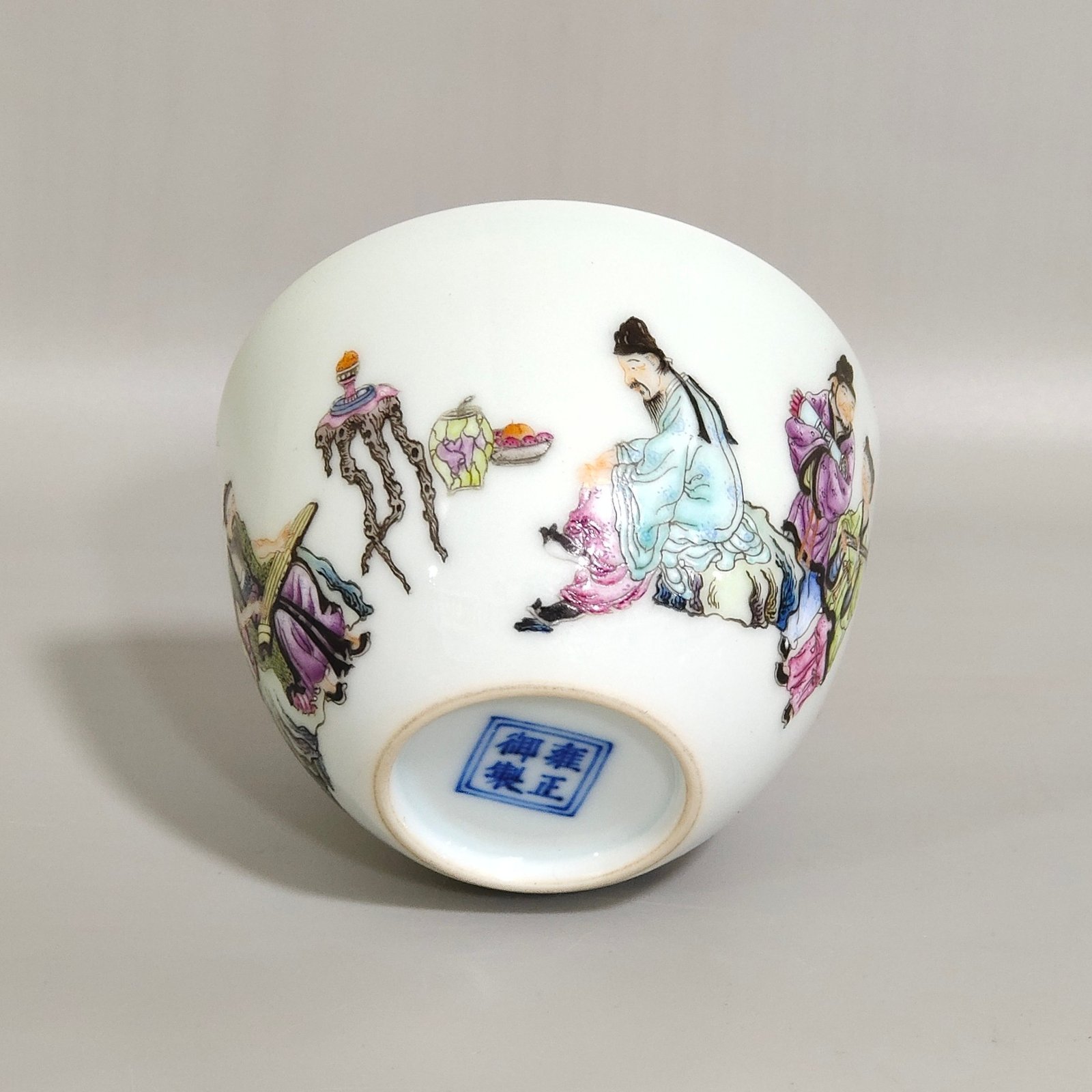 Qing Dynasty Yongzheng Imperial Character Story Cup