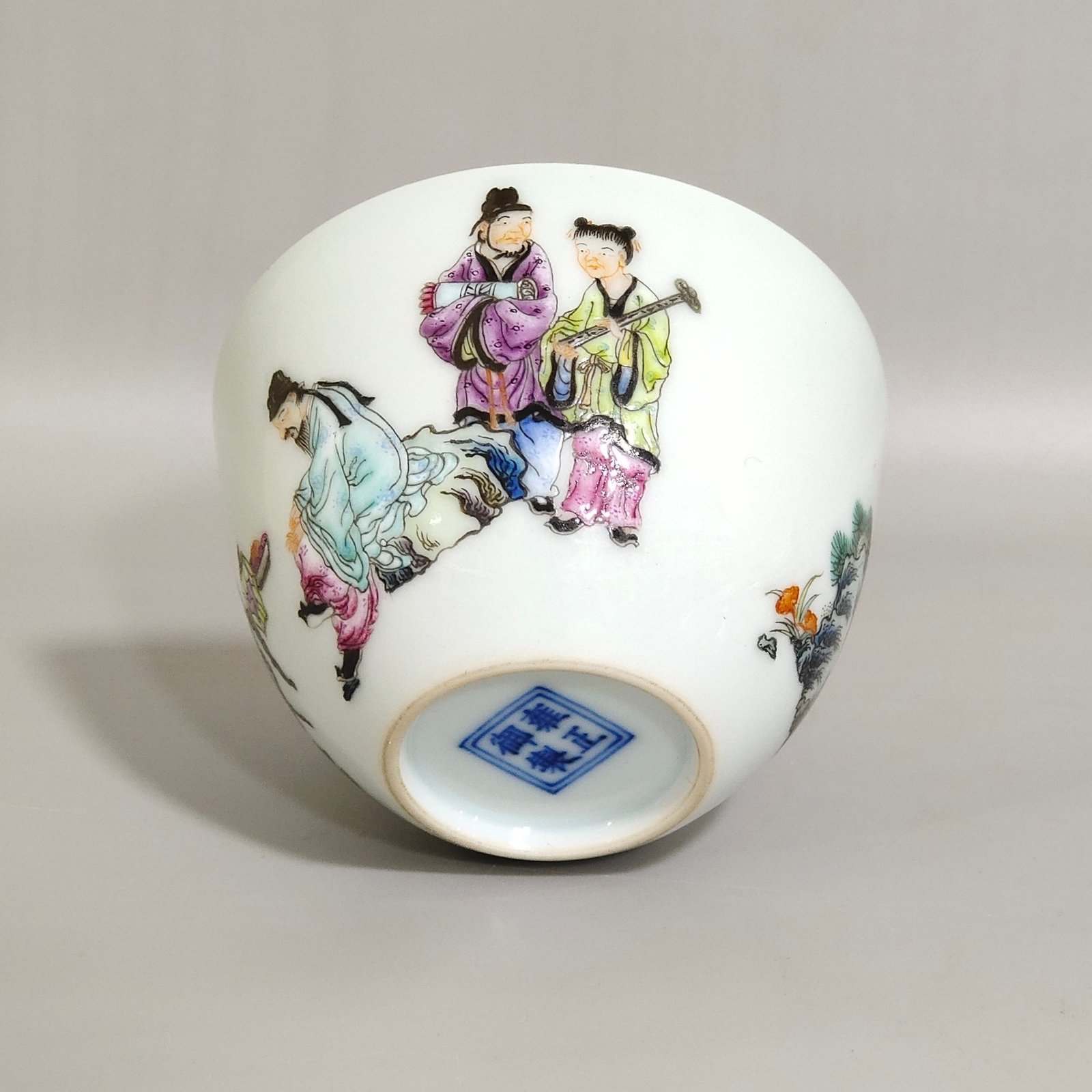 Qing Dynasty Yongzheng Imperial Character Story Cup