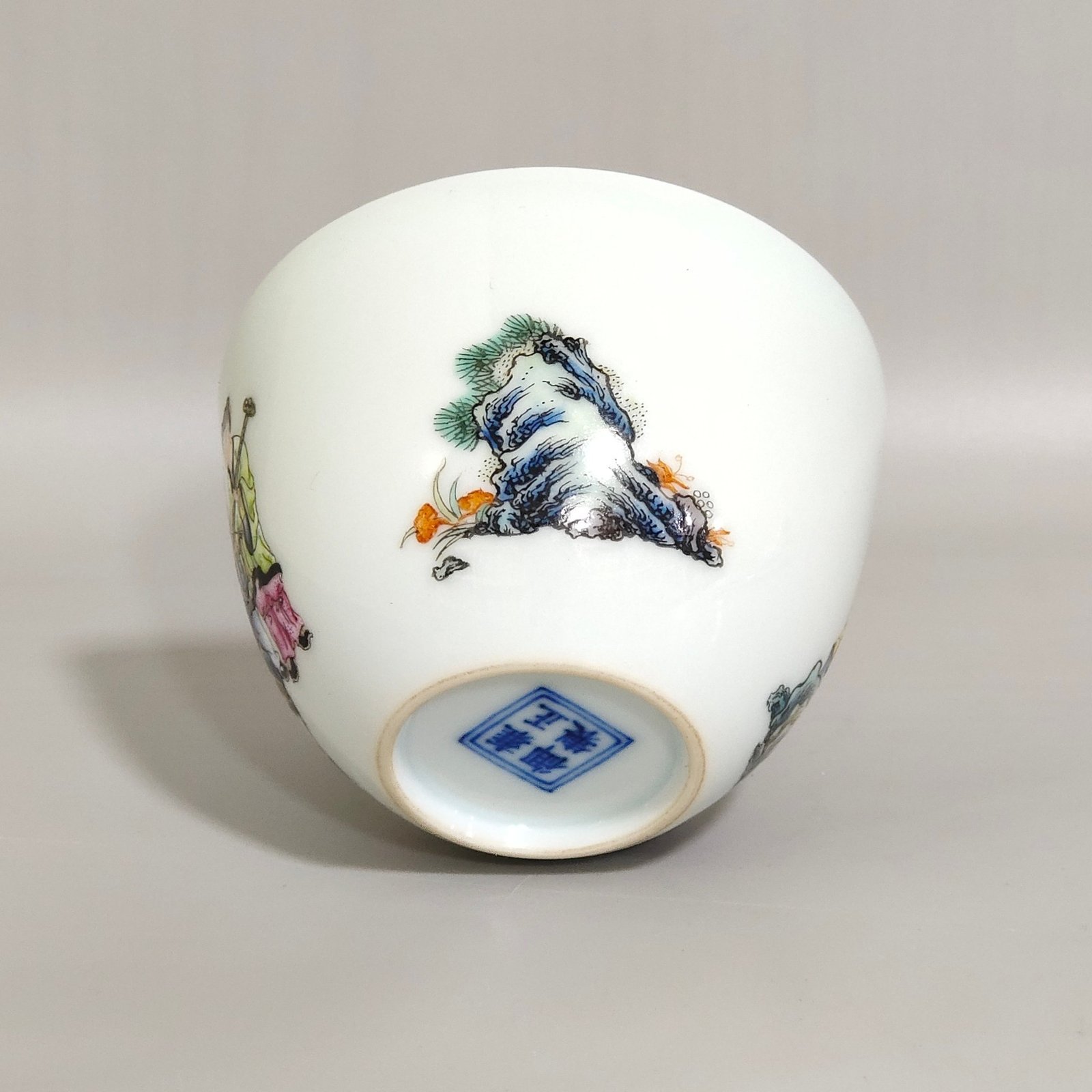 Qing Dynasty Yongzheng Imperial Character Story Cup