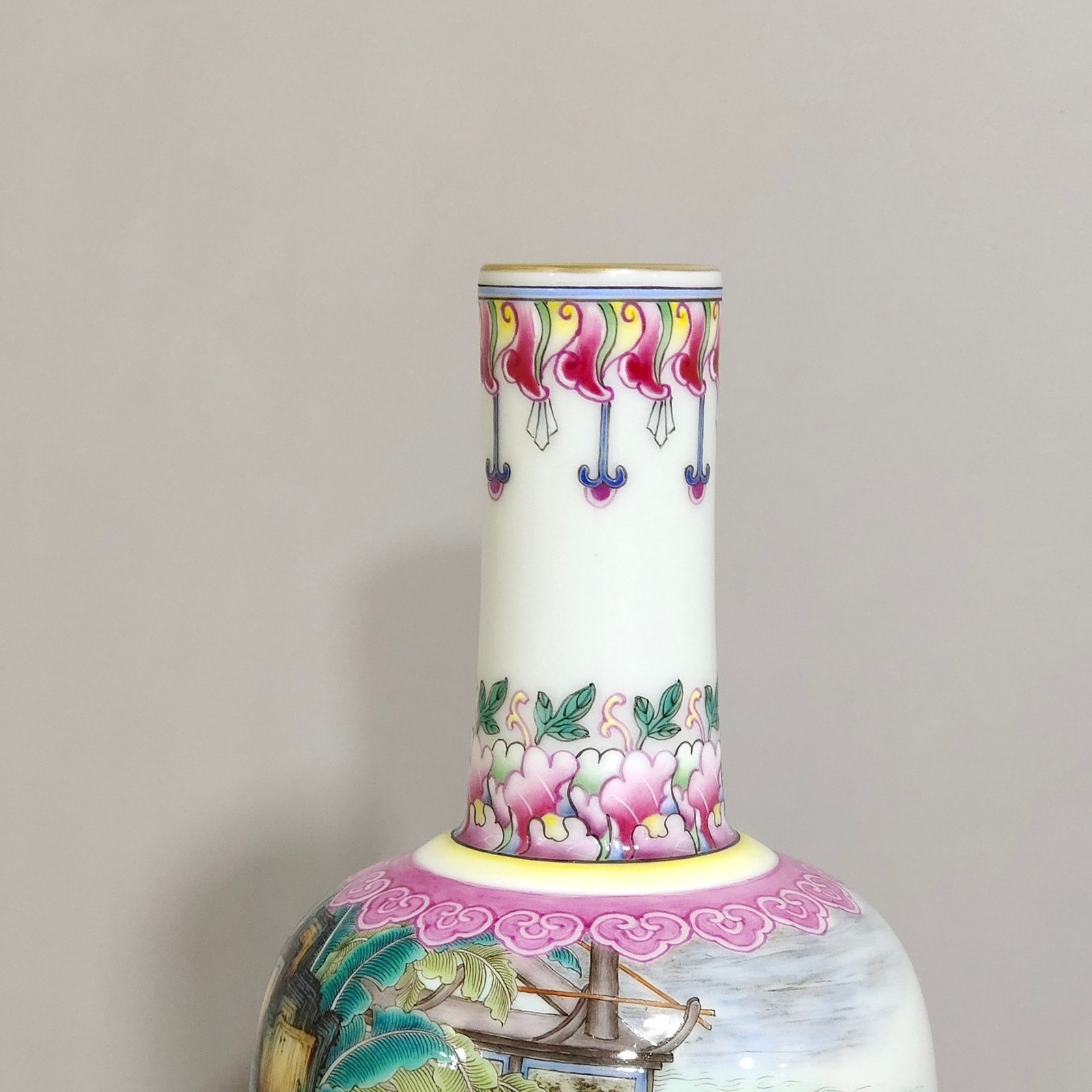 Qing Dynasty Yongzheng imperial portrait vase with poems