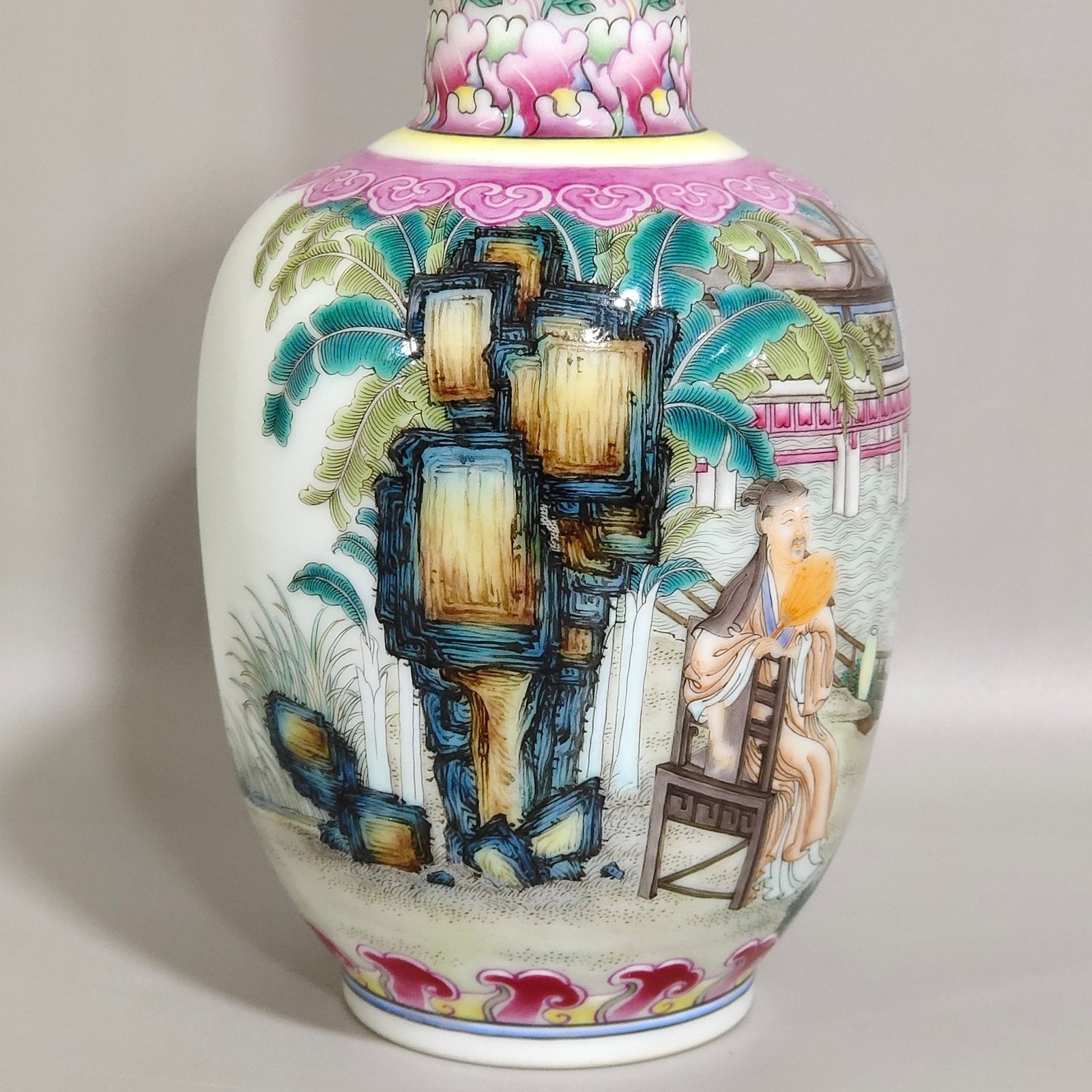 Qing Dynasty Yongzheng imperial portrait vase with poems
