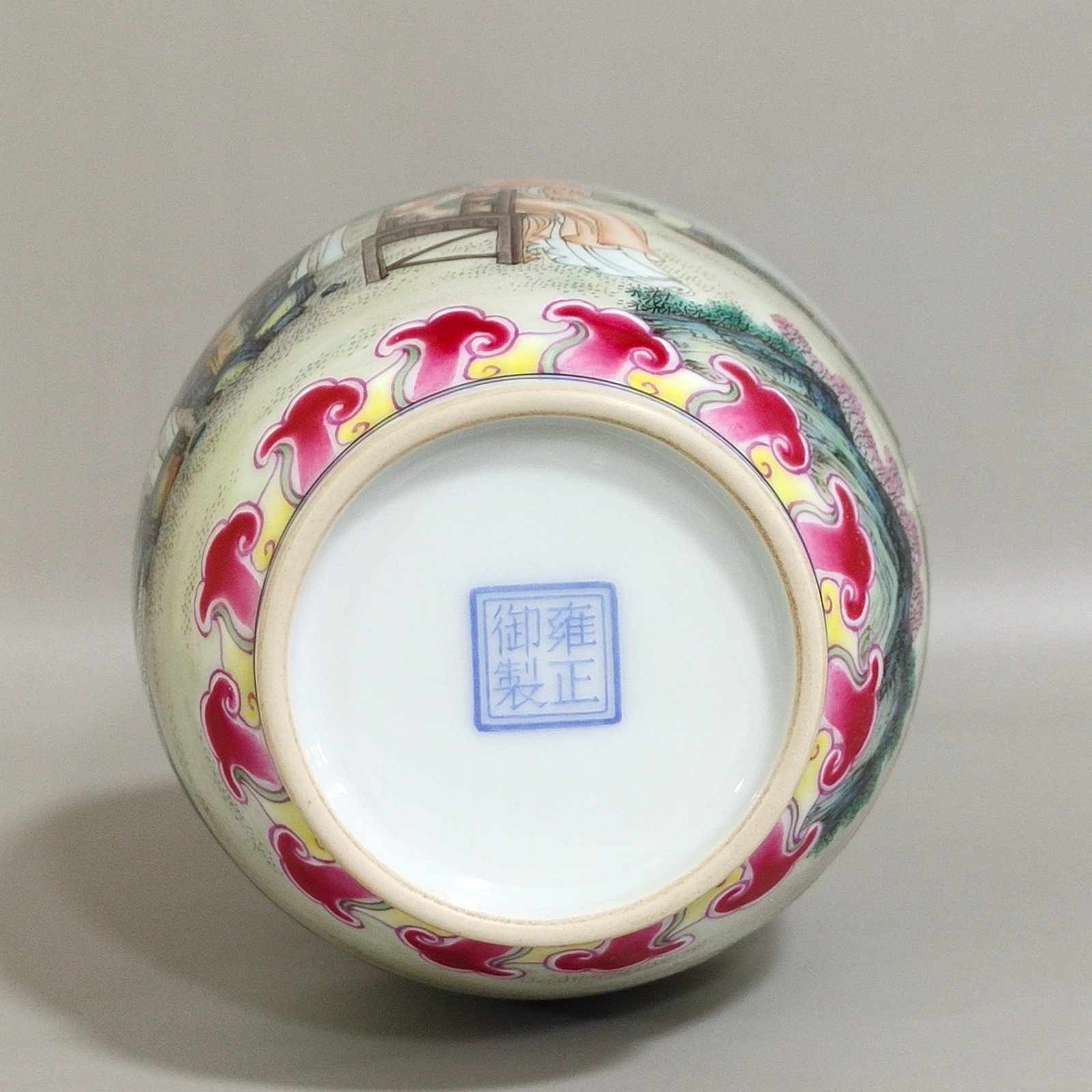 Qing Dynasty Yongzheng imperial portrait vase with poems