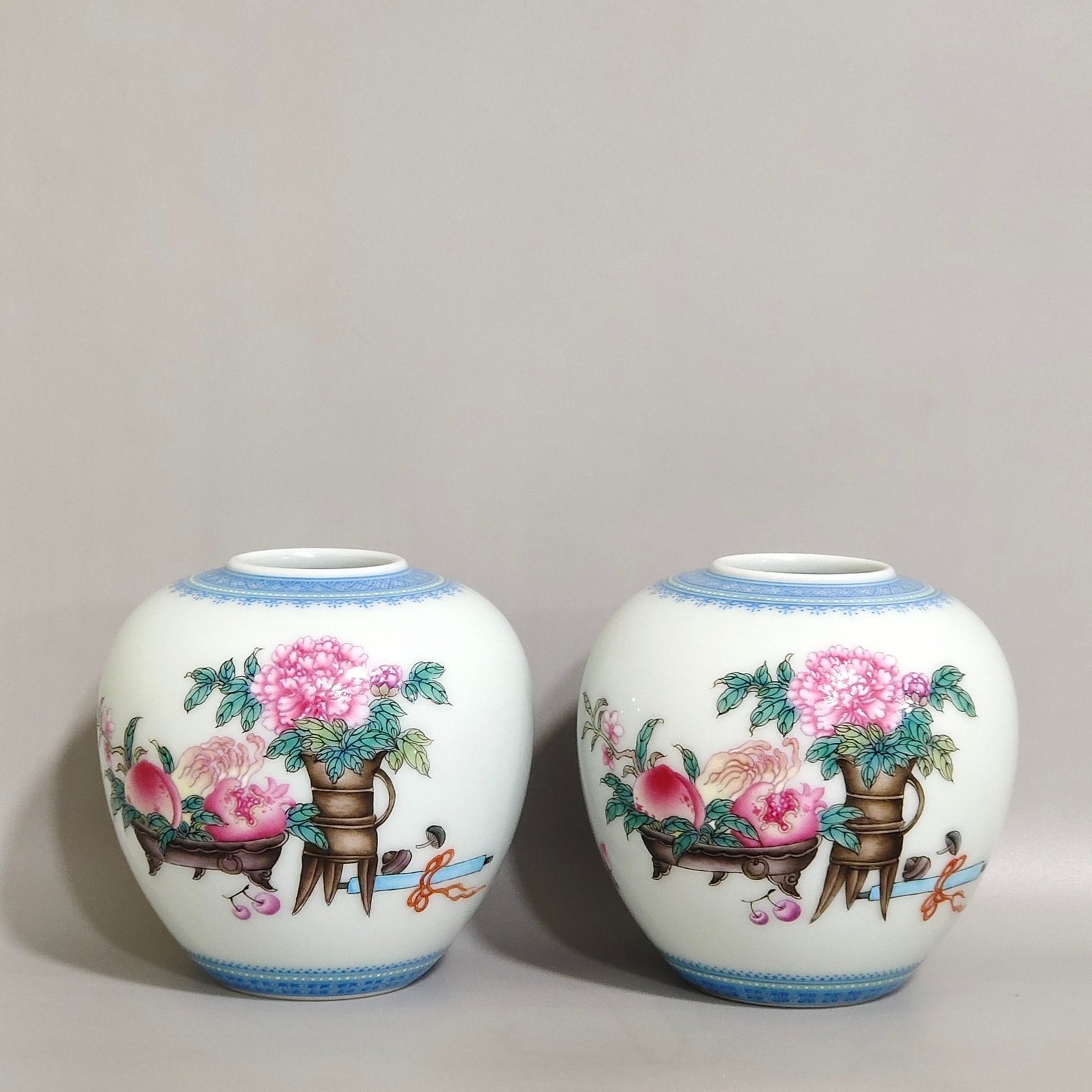 Qing Dynasty Yongzheng A water bowl with flower inscriptions and poems