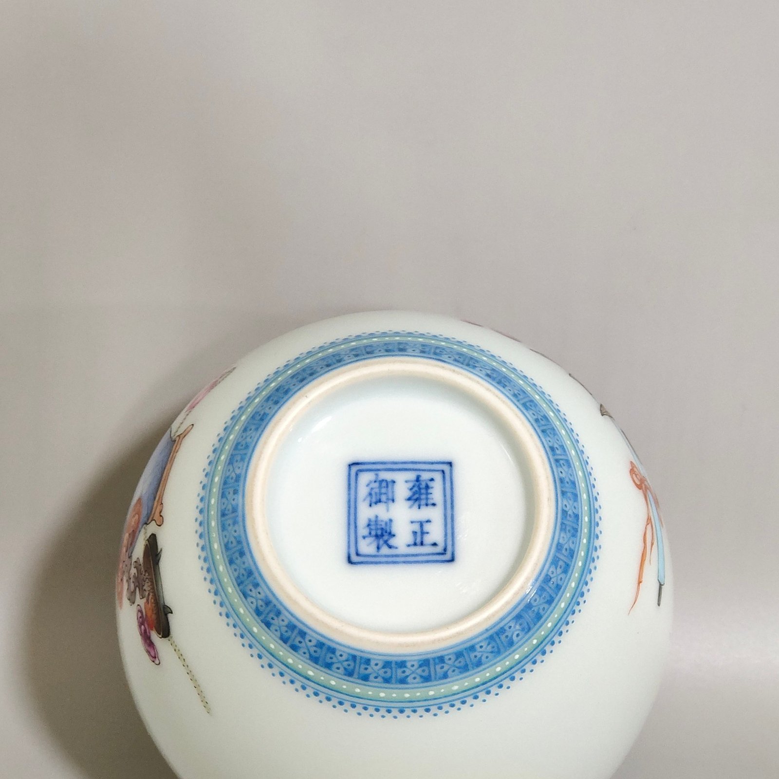 Qing Dynasty Yongzheng A water bowl with flower inscriptions and poems