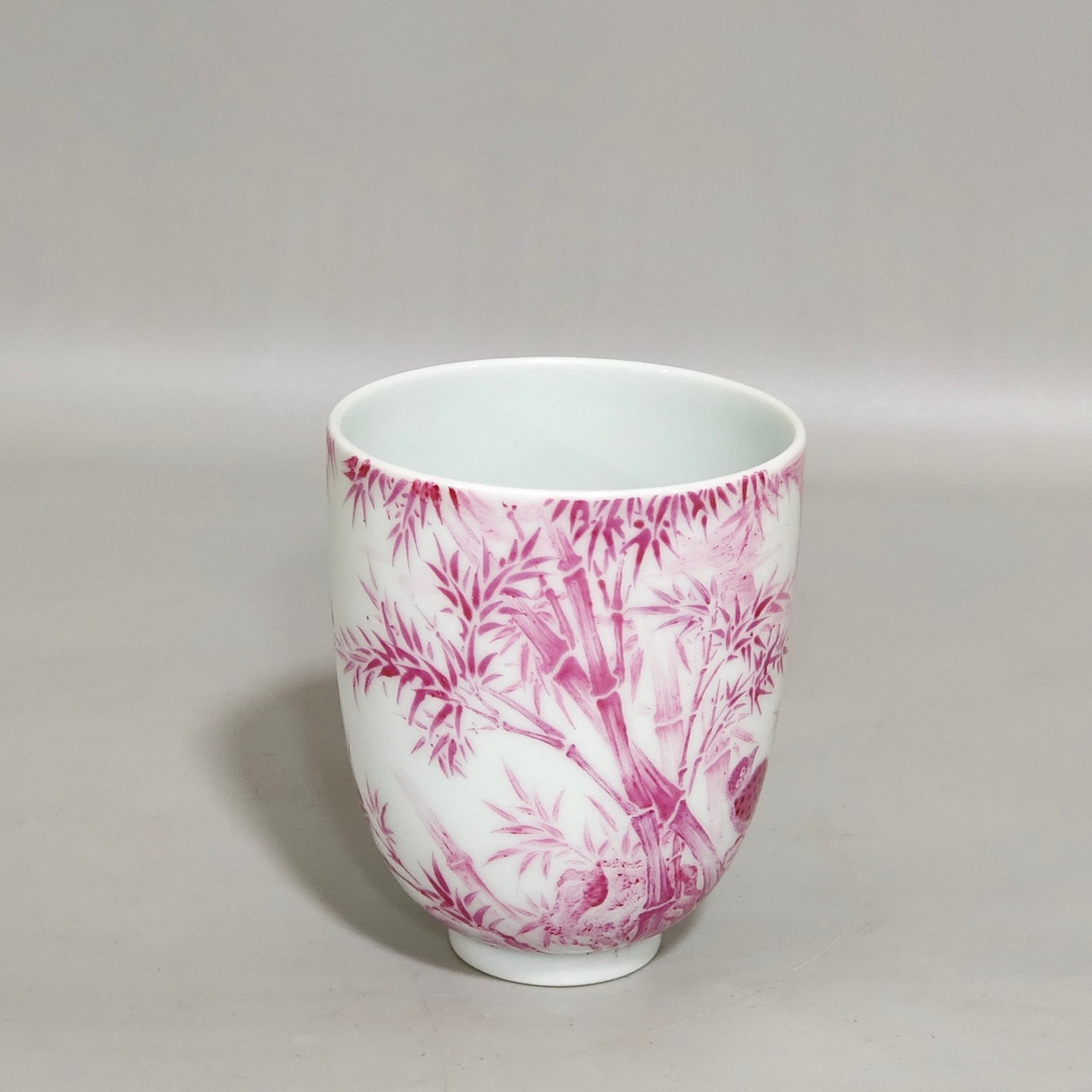Qing Dynasty Yongzheng A ruby ​​red bamboo sparrow cup