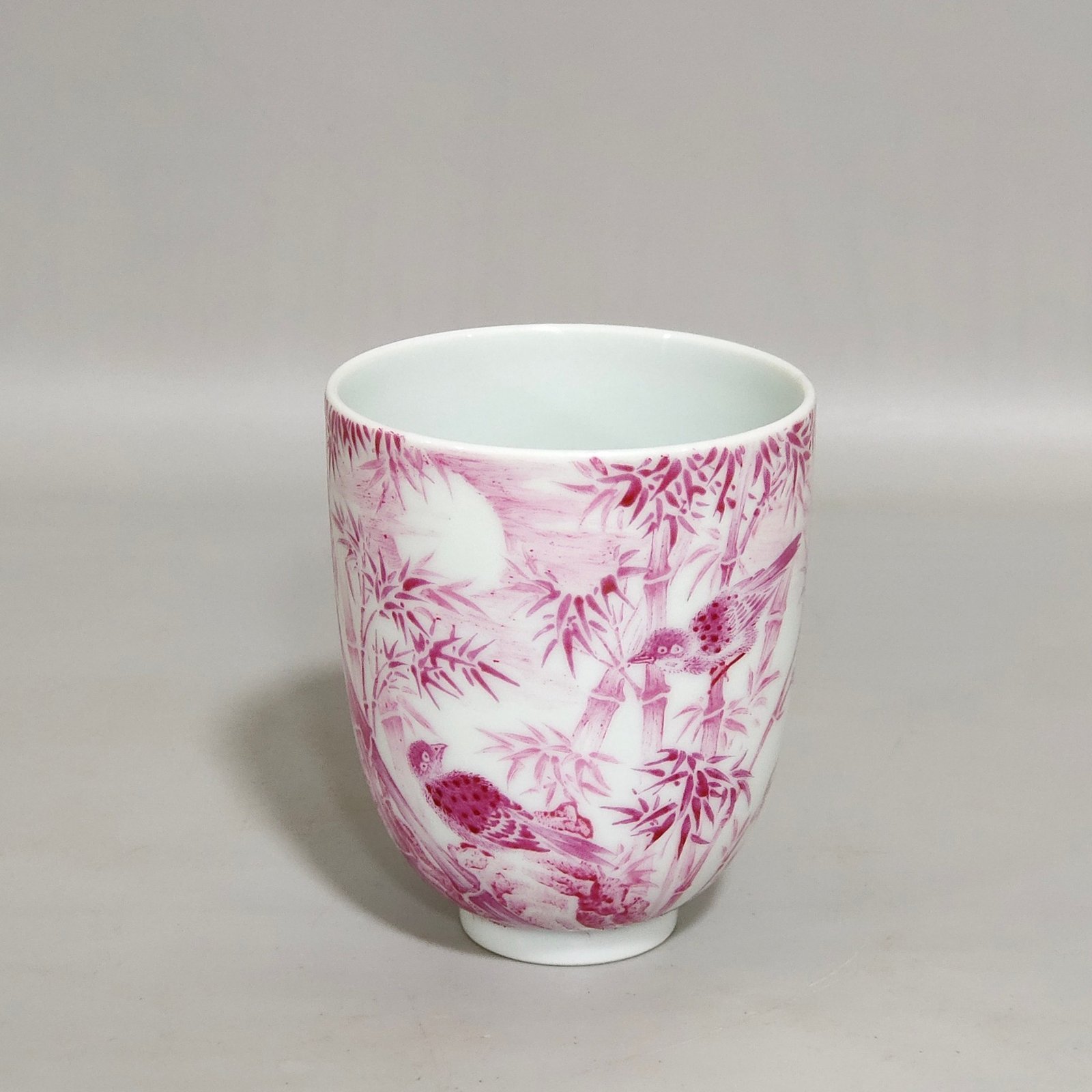 Qing Dynasty Yongzheng A ruby ​​red bamboo sparrow cup
