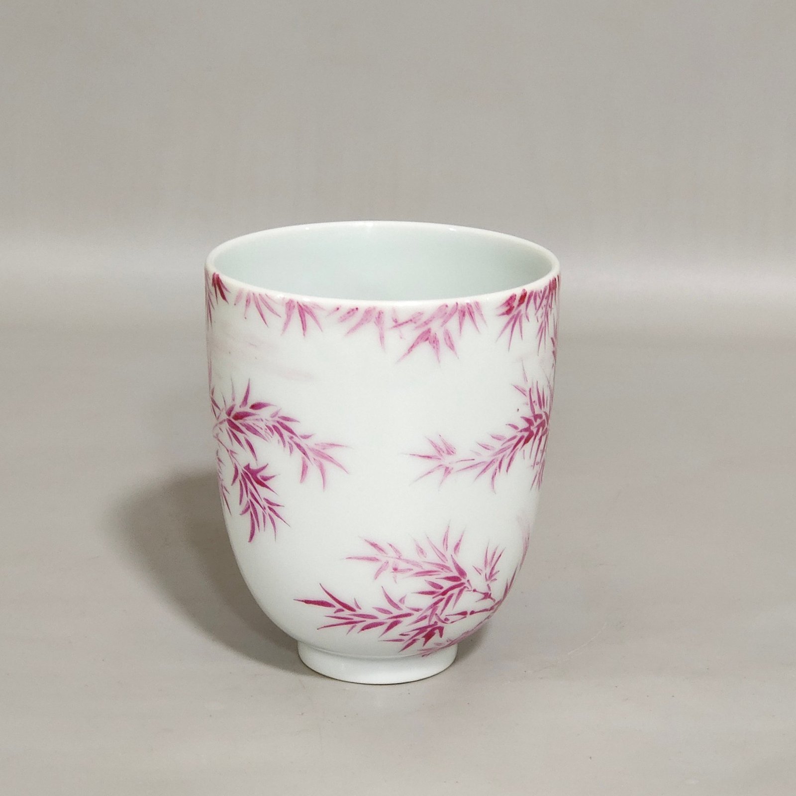 Qing Dynasty Yongzheng A ruby ​​red bamboo sparrow cup